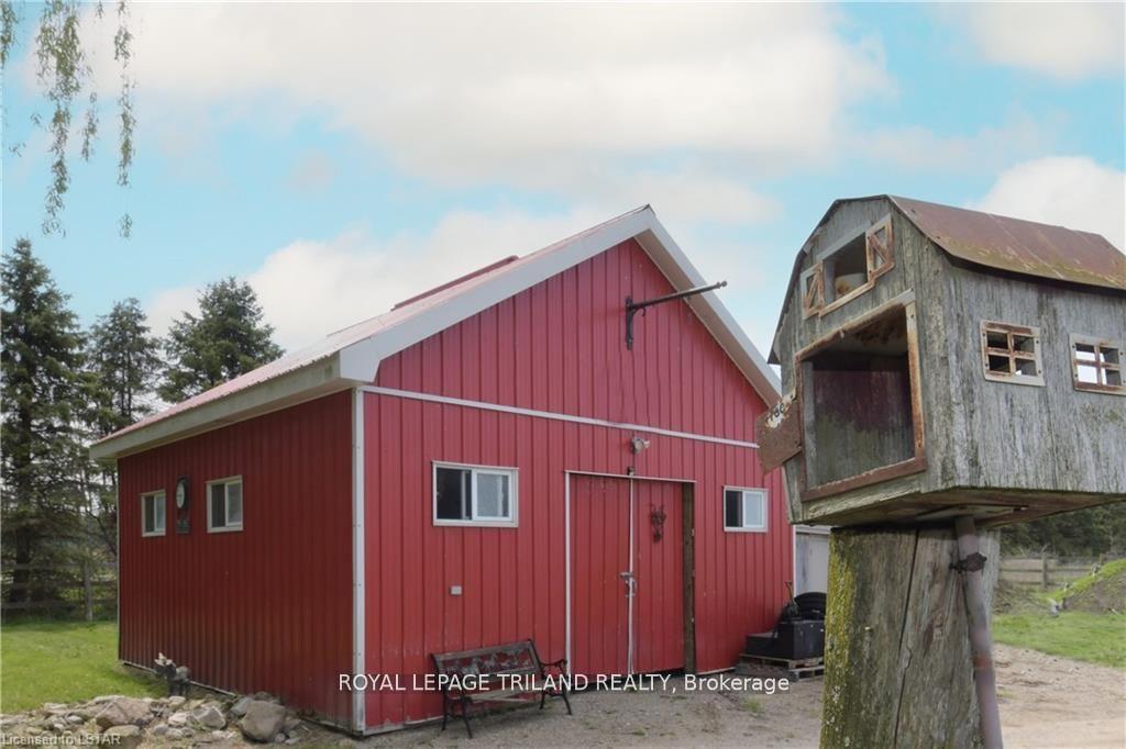 Photo 6 of 9078 Century Drive, Strathroy-Caradoc, Rural Strathroy-Caradoc — HOMEH