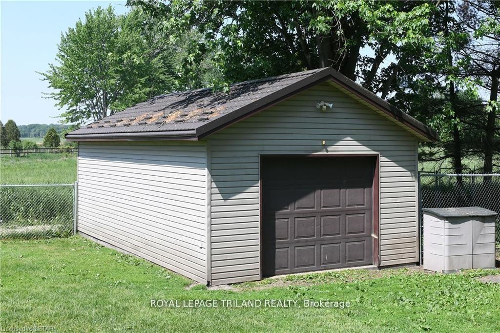Photo 8 of 9078 Century Drive, Strathroy-Caradoc, Rural Strathroy-Caradoc — HOMEH