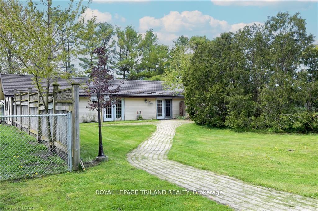 Photo 12 of 9078 Century Drive, Strathroy-Caradoc, Rural Strathroy-Caradoc — HOMEH