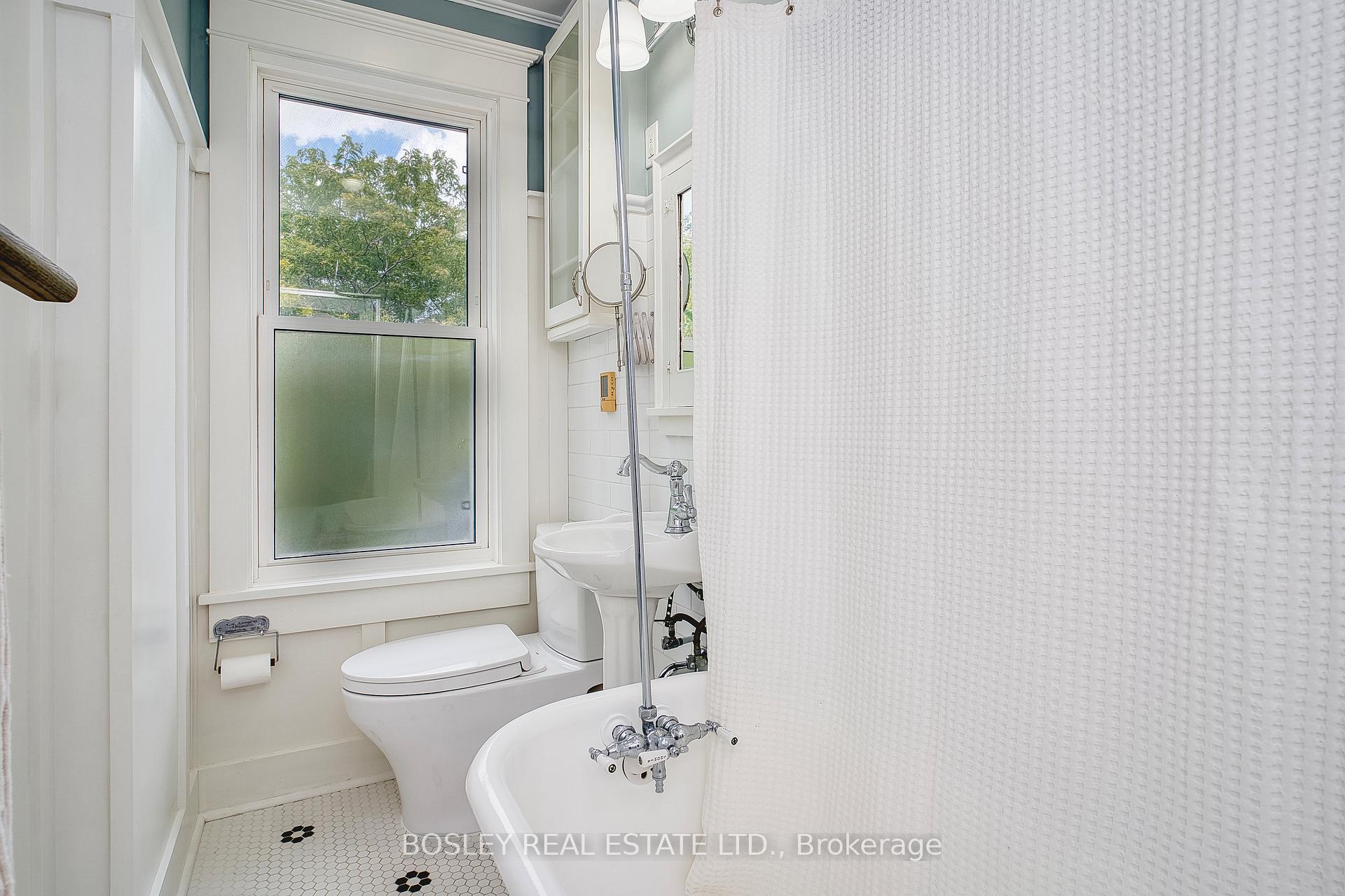 Photo 29 of 38 Balfour Avenue, Toronto, Crescent Town — HOMEH