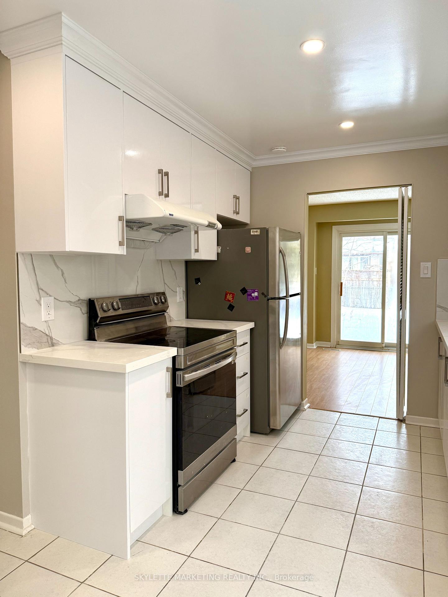 Photo 3 of Unit UPPER, 11 Redheugh Crescent, Scarborough, Steeles — HOMEH