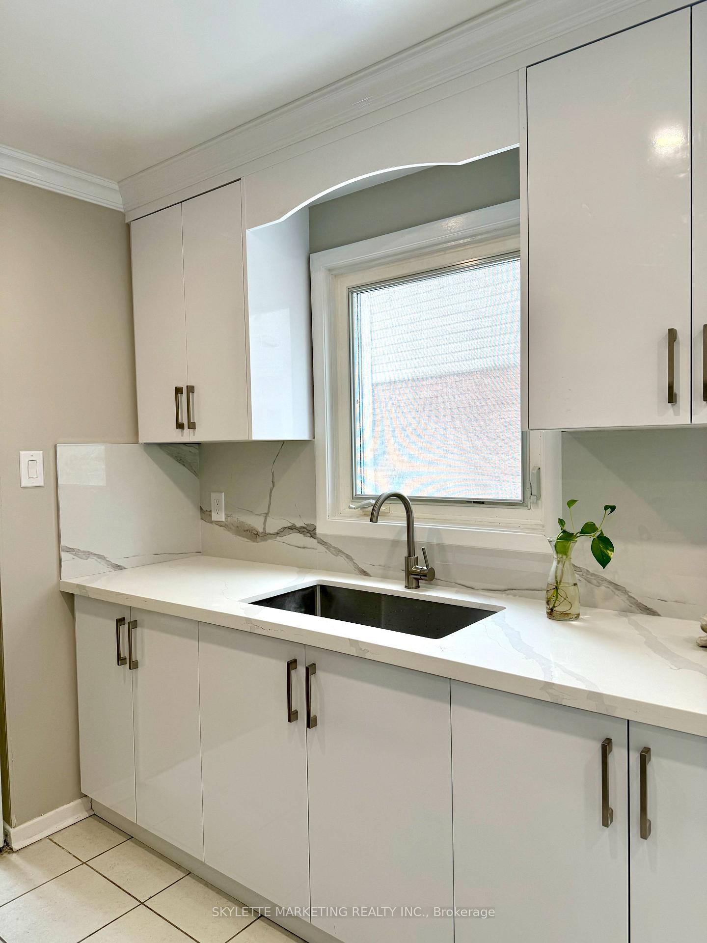 Photo 4 of Unit UPPER, 11 Redheugh Crescent, Scarborough, Steeles — HOMEH
