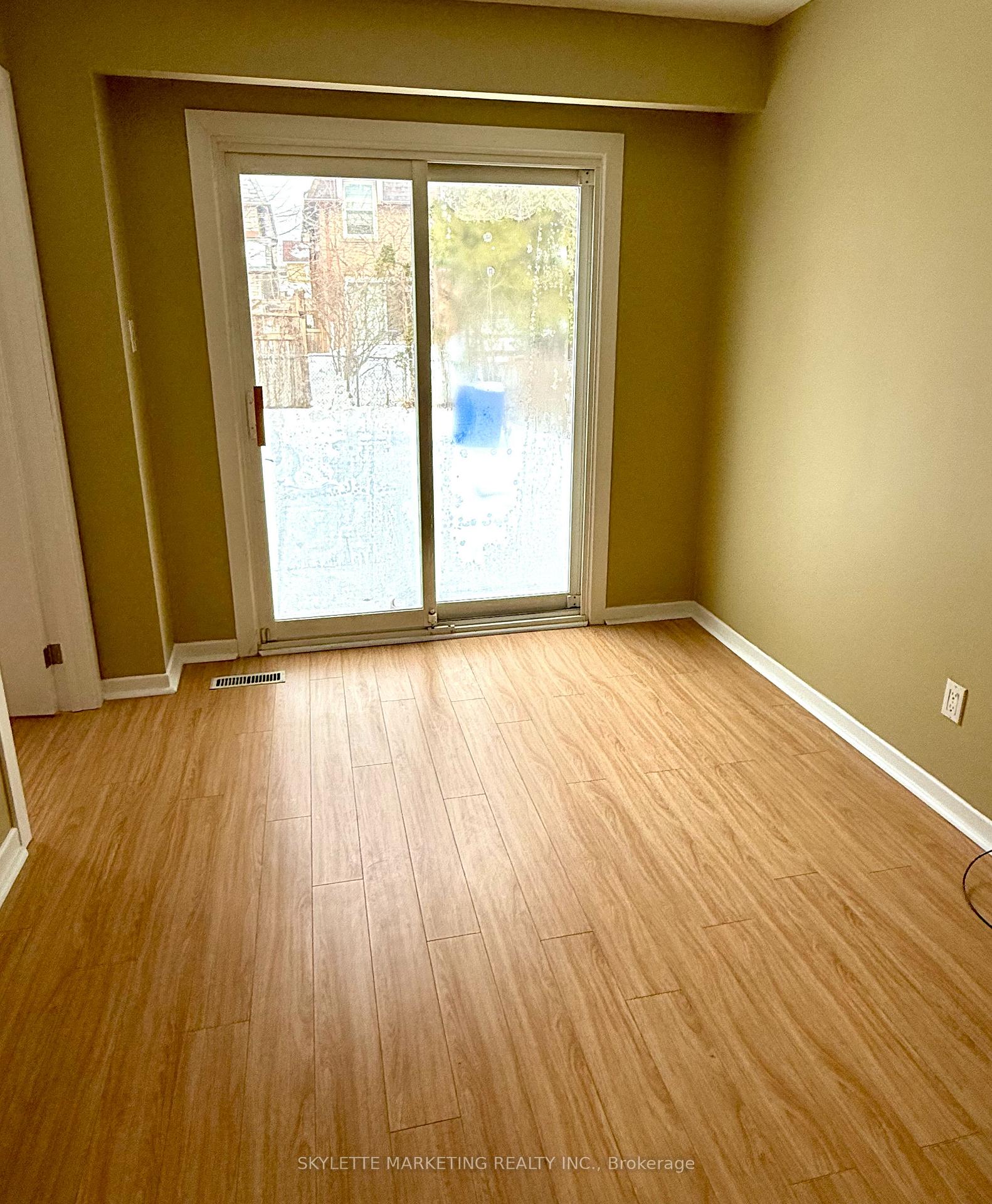 Photo 5 of Unit UPPER, 11 Redheugh Crescent, Scarborough, Steeles — HOMEH