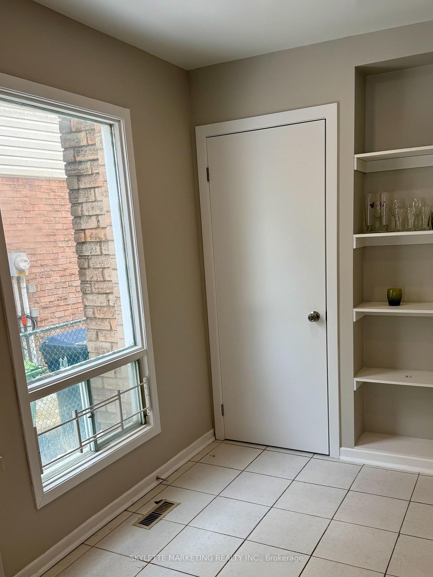 Photo 7 of Unit UPPER, 11 Redheugh Crescent, Scarborough, Steeles — HOMEH