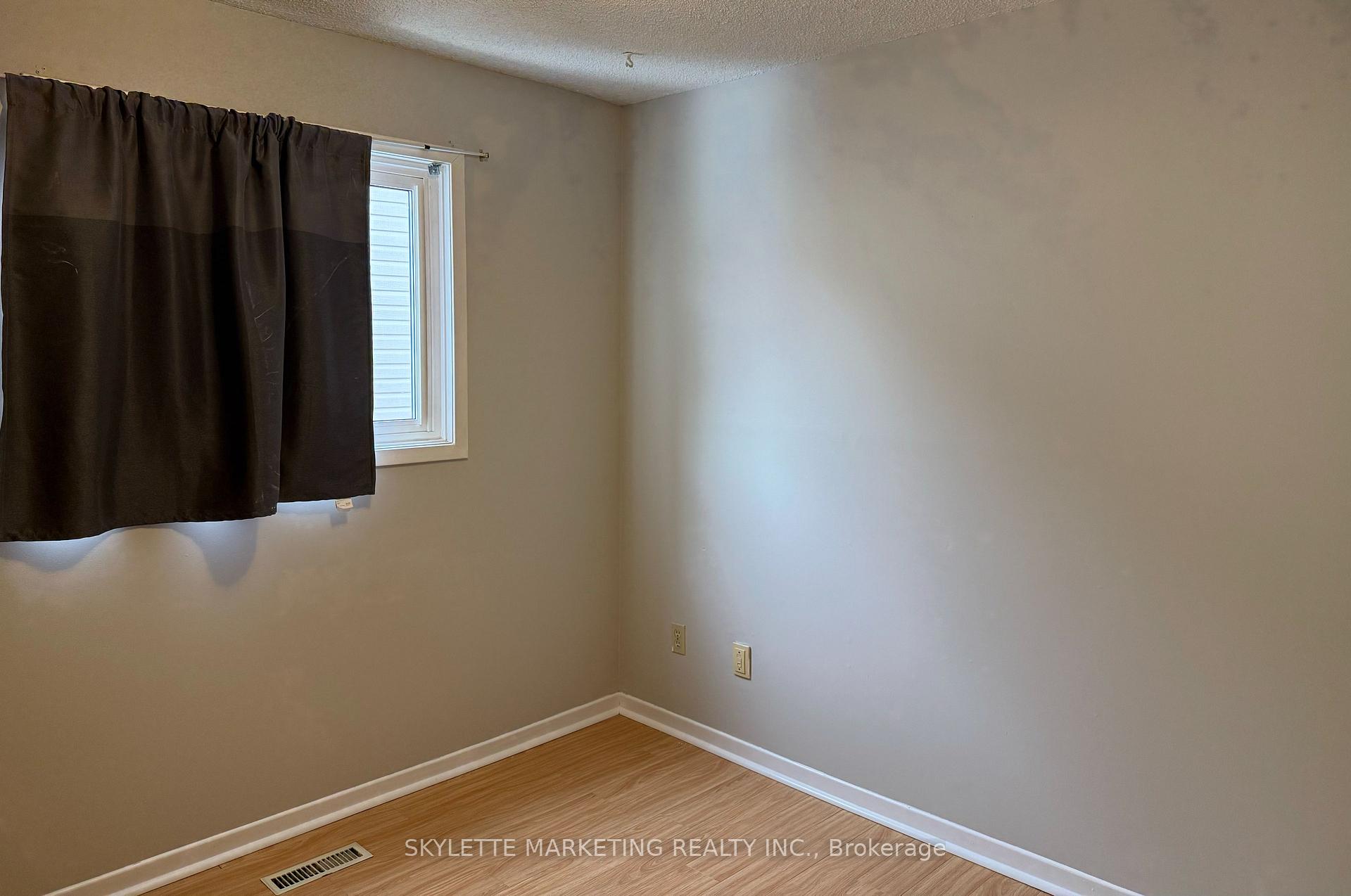 Photo 12 of Unit UPPER, 11 Redheugh Crescent, Scarborough, Steeles — HOMEH