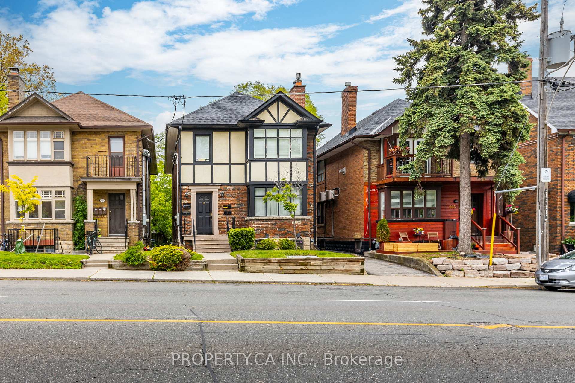 Front of Unit 4, 967 Avenue Road