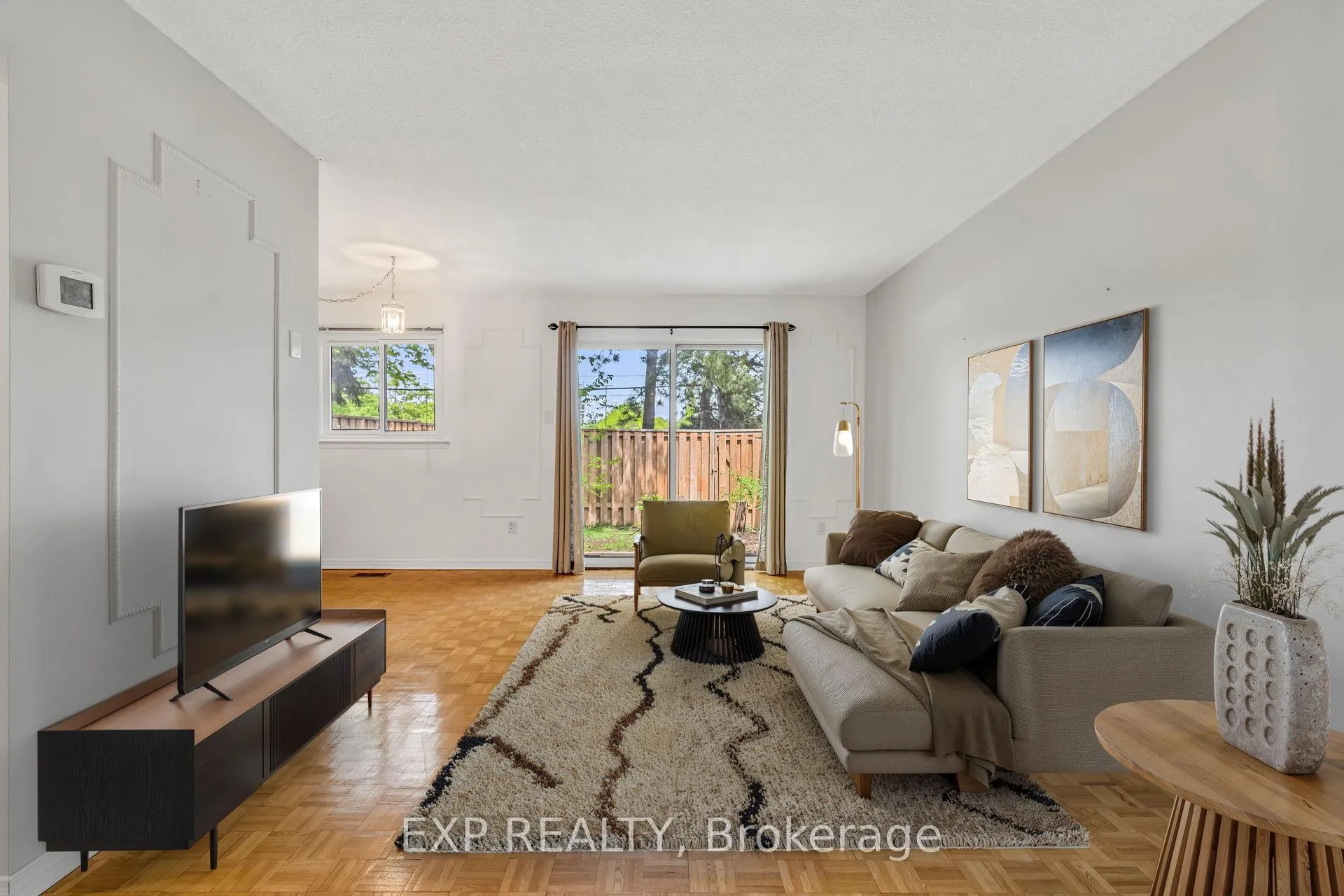 Photo 3 of Unit 325, 22 Niles Way, Markham, Aileen-Willowbrook — HOMEH