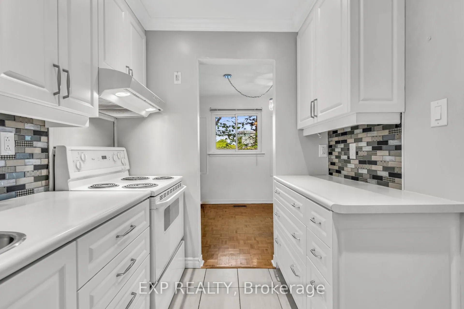 Photo 7 of Unit 325, 22 Niles Way, Markham, Aileen-Willowbrook — HOMEH