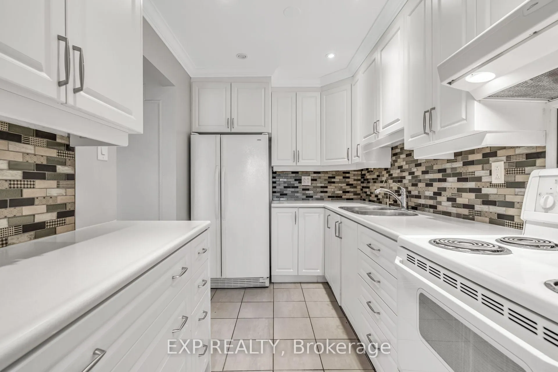 Photo 27 of Unit 325, 22 Niles Way, Markham, Aileen-Willowbrook — HOMEH