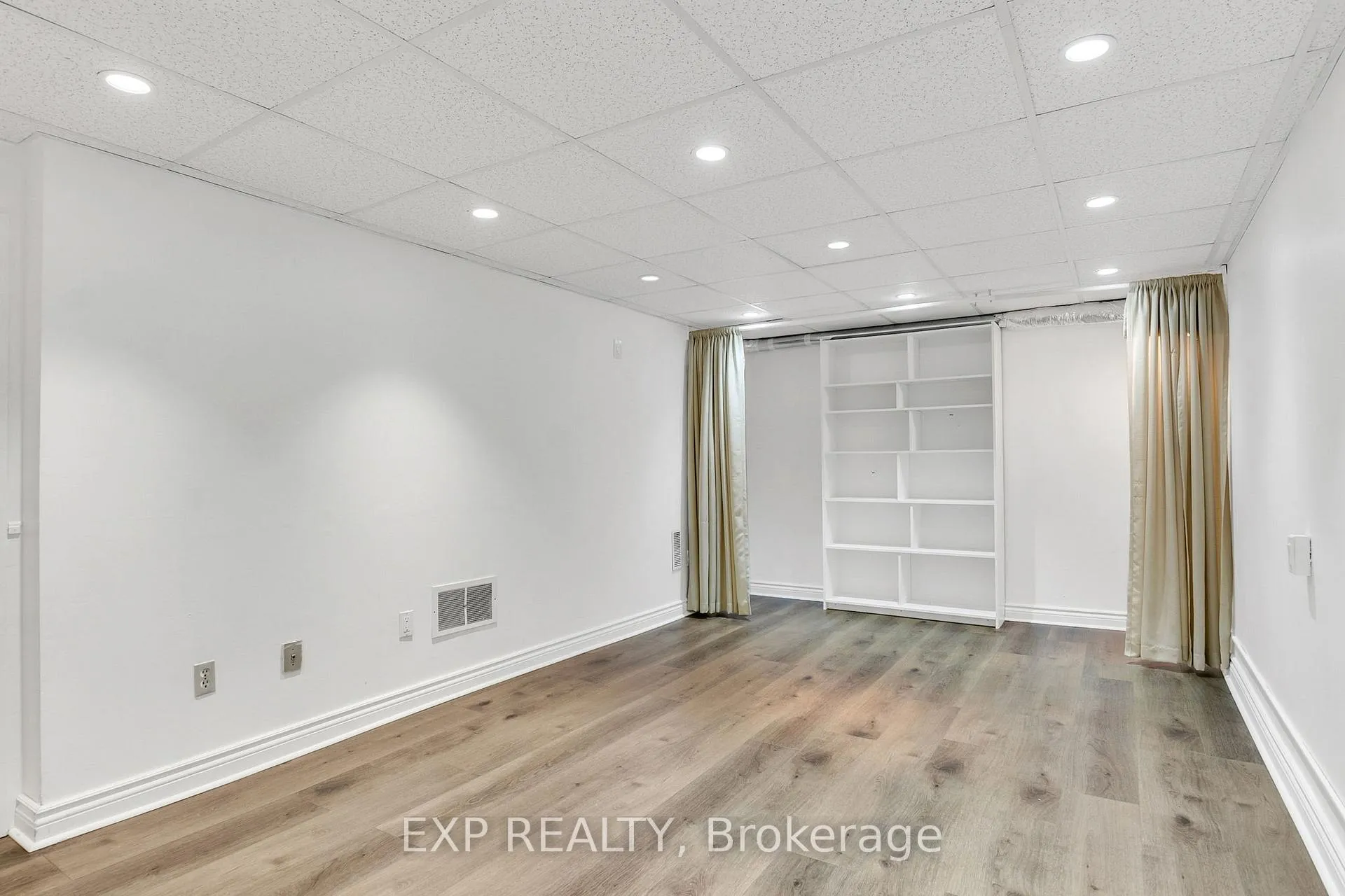 Photo 36 of Unit 325, 22 Niles Way, Markham, Aileen-Willowbrook — HOMEH
