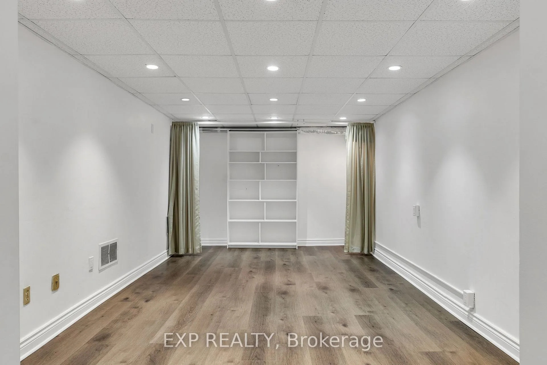 Photo 37 of Unit 325, 22 Niles Way, Markham, Aileen-Willowbrook — HOMEH