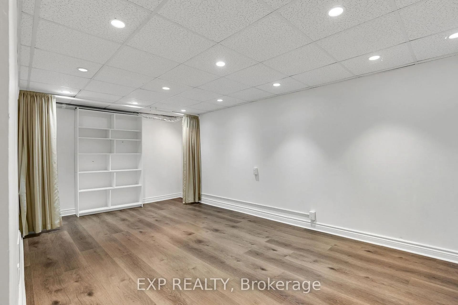 Photo 39 of Unit 325, 22 Niles Way, Markham, Aileen-Willowbrook — HOMEH