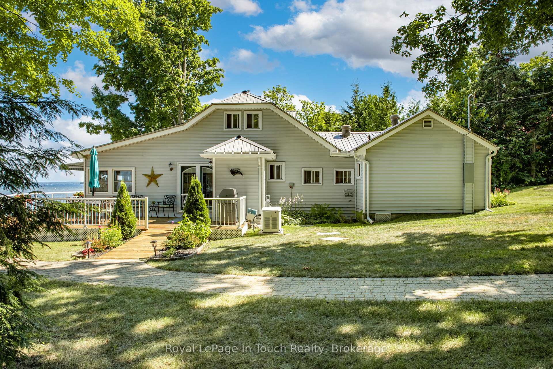 Photo 11 of 1443 Champlain Road, Tiny, Rural Tiny — HOMEH