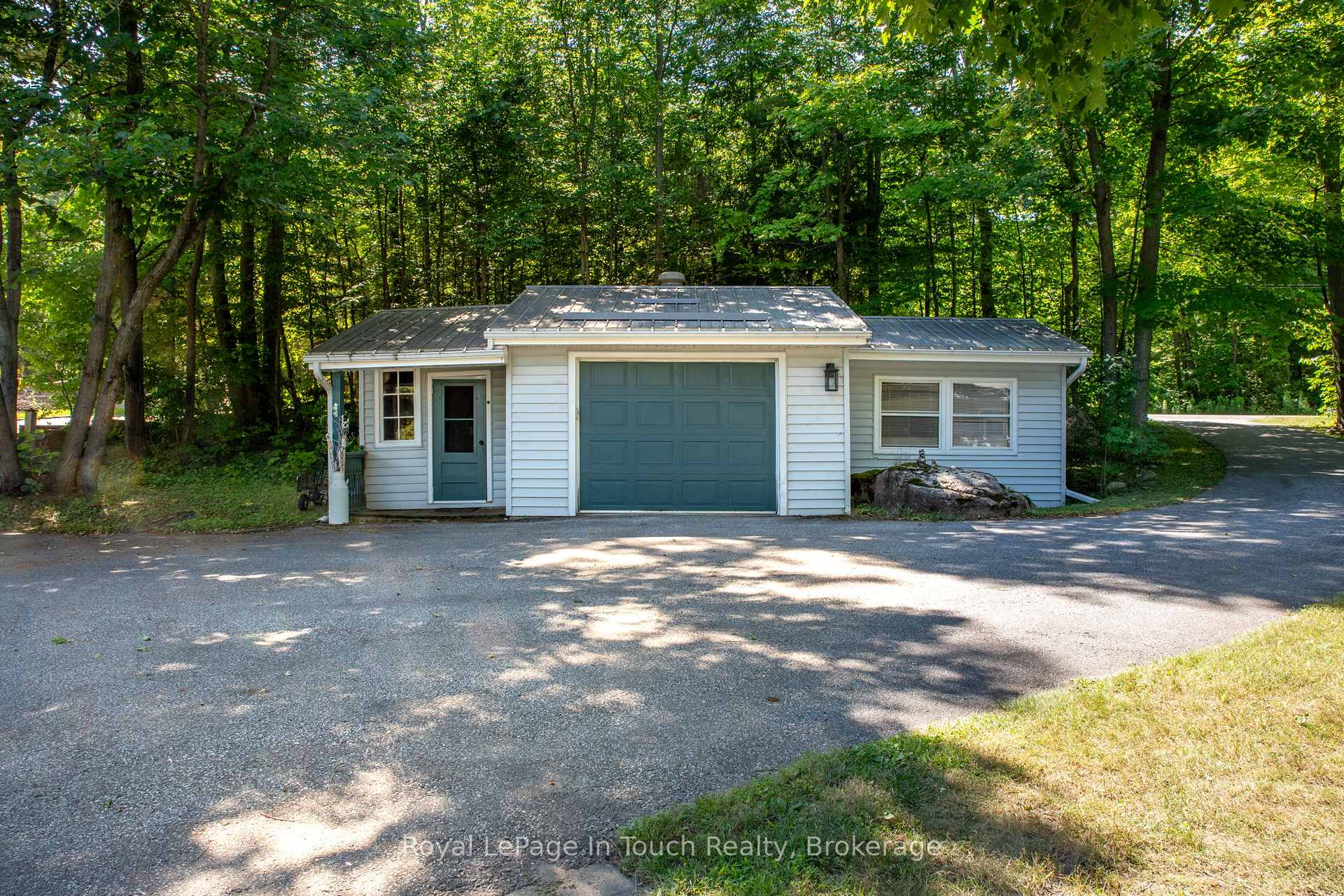 Photo 14 of 1443 Champlain Road, Tiny, Rural Tiny — HOMEH