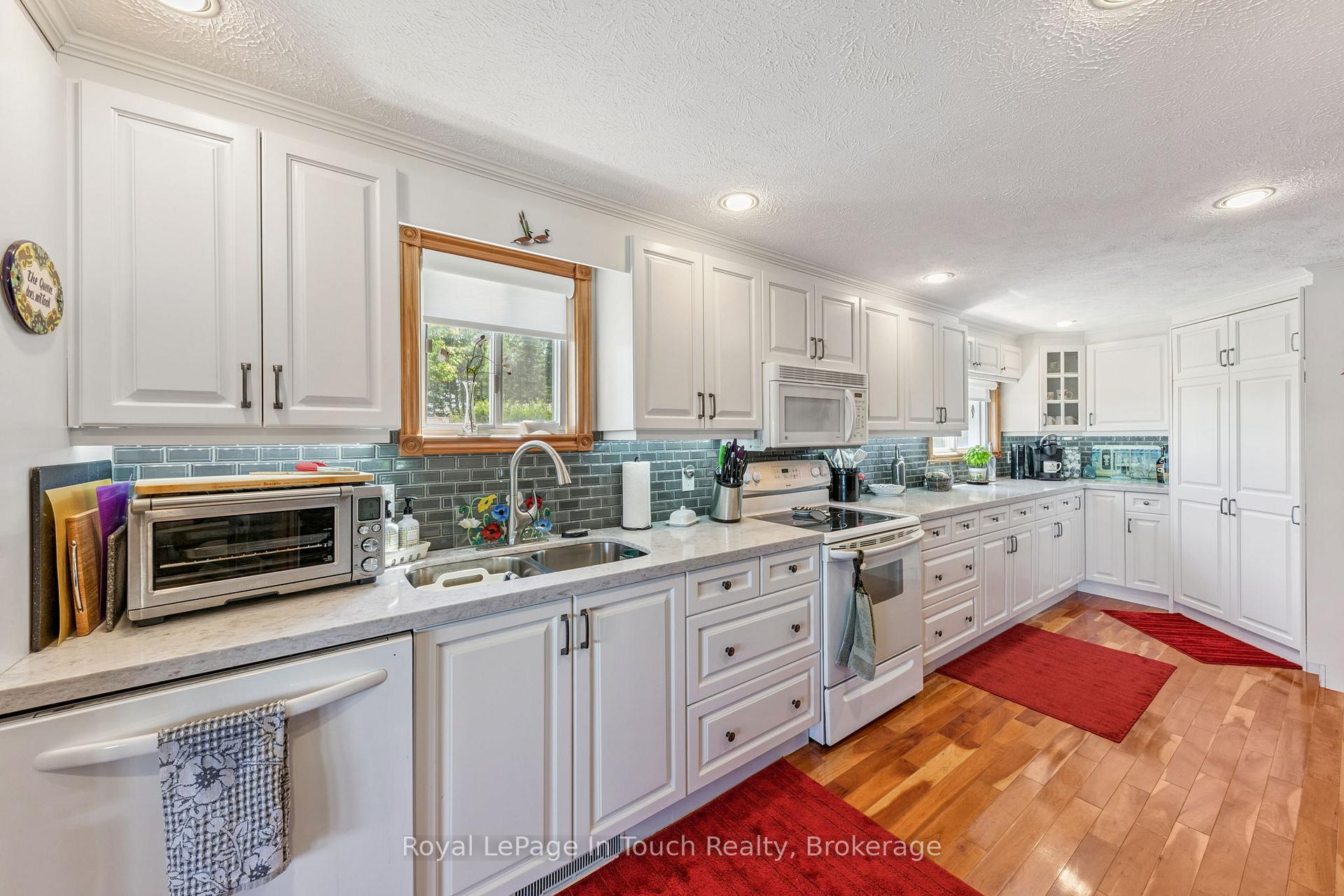 Photo 24 of 1443 Champlain Road, Tiny, Rural Tiny — HOMEH