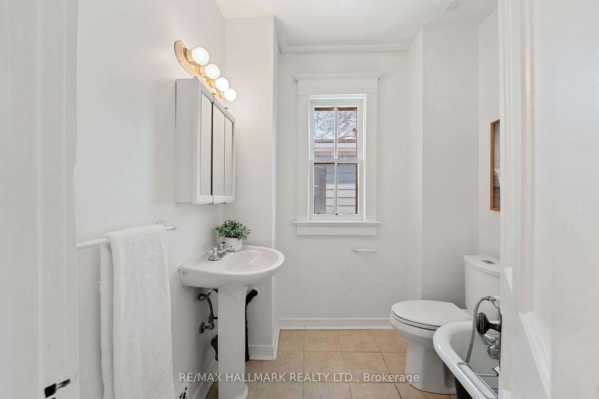 Photo 19 of 52 Empire Avenue, Toronto, South Riverdale — HOMEH