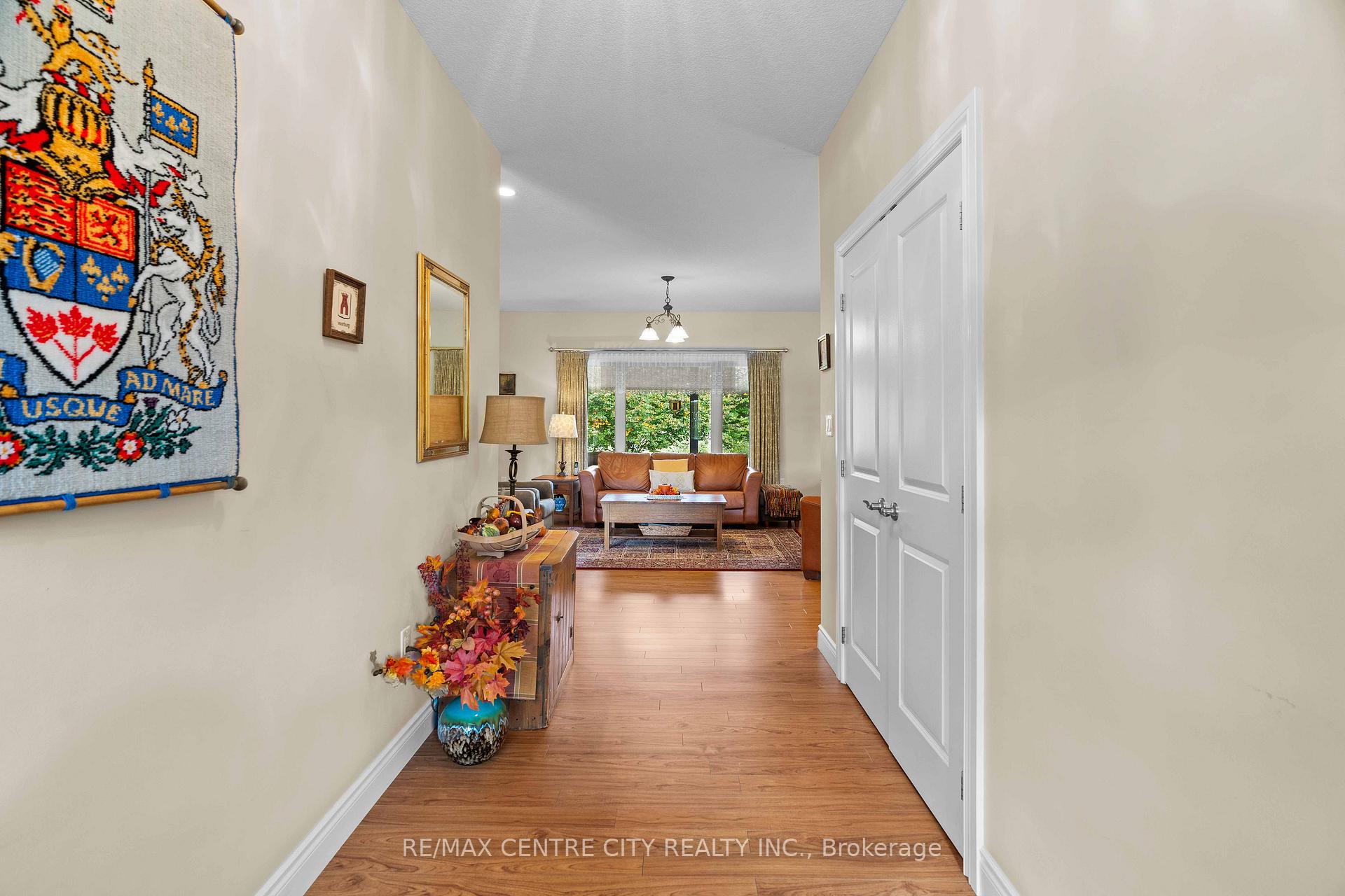 Photo 10 of 7094 Walkers Drive, Strathroy-Caradoc, Rural Strathroy-Caradoc — HOMEH