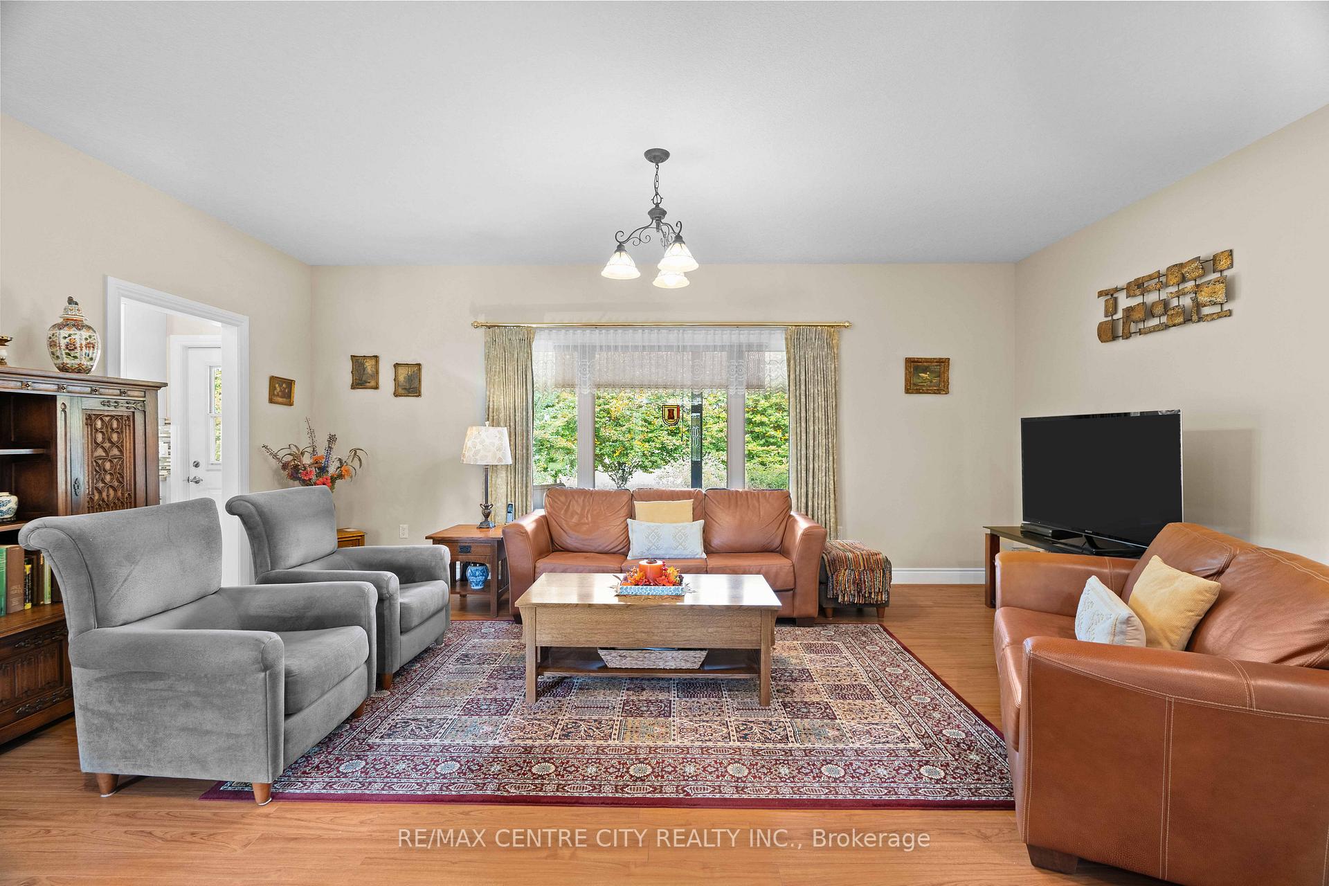 Photo 11 of 7094 Walkers Drive, Strathroy-Caradoc, Rural Strathroy-Caradoc — HOMEH