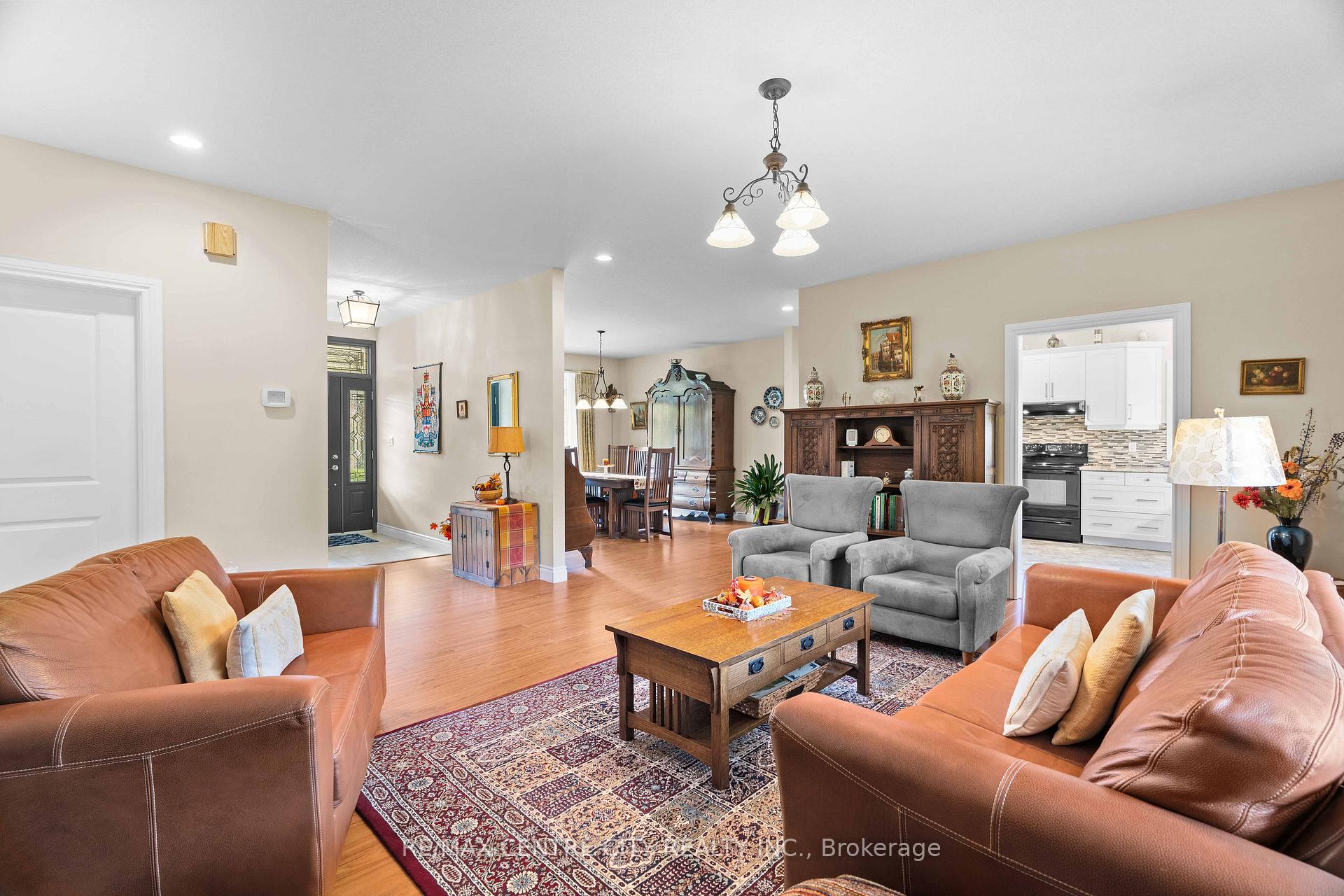 Photo 13 of 7094 Walkers Drive, Strathroy-Caradoc, Rural Strathroy-Caradoc — HOMEH