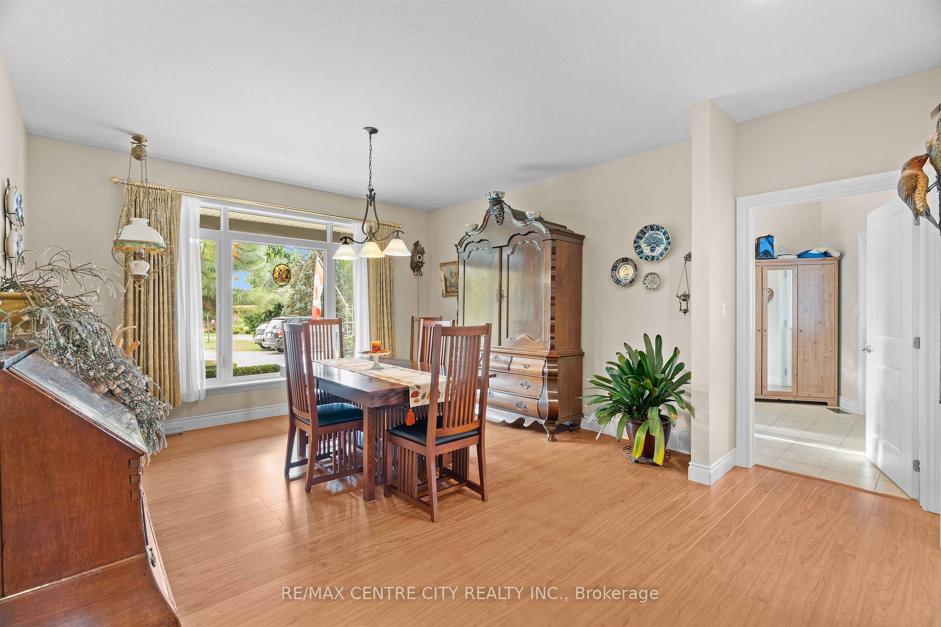 Photo 14 of 7094 Walkers Drive, Strathroy-Caradoc, Rural Strathroy-Caradoc — HOMEH