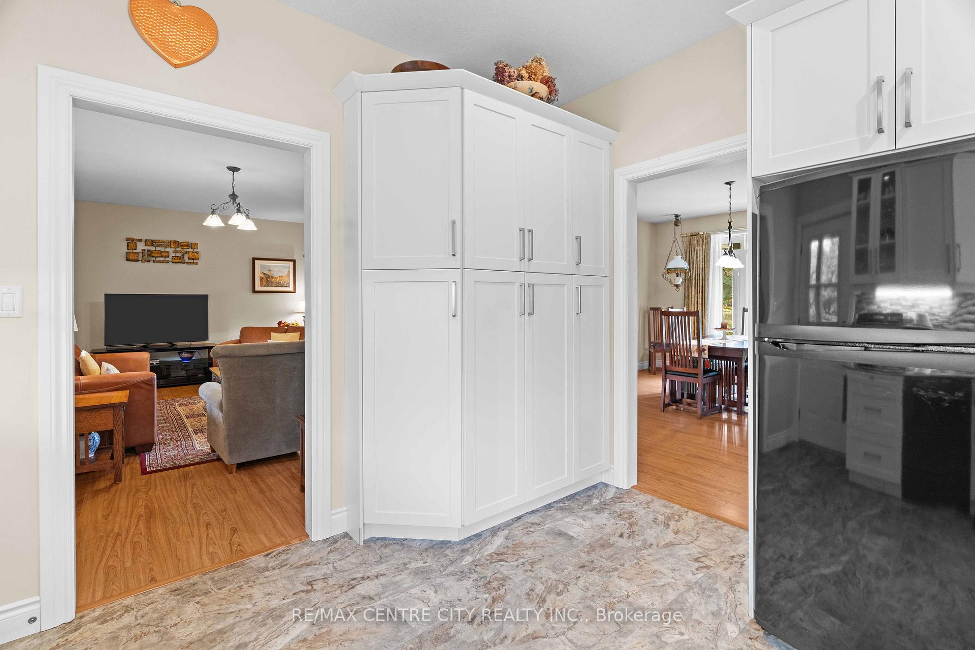 Photo 20 of 7094 Walkers Drive, Strathroy-Caradoc, Rural Strathroy-Caradoc — HOMEH