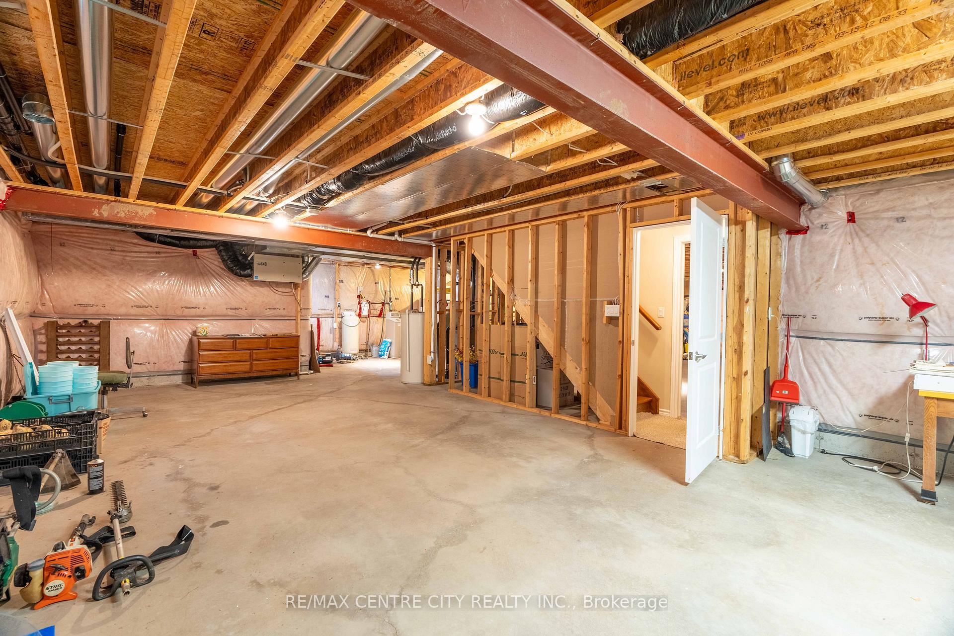 Photo 28 of 7094 Walkers Drive, Strathroy-Caradoc, Rural Strathroy-Caradoc — HOMEH