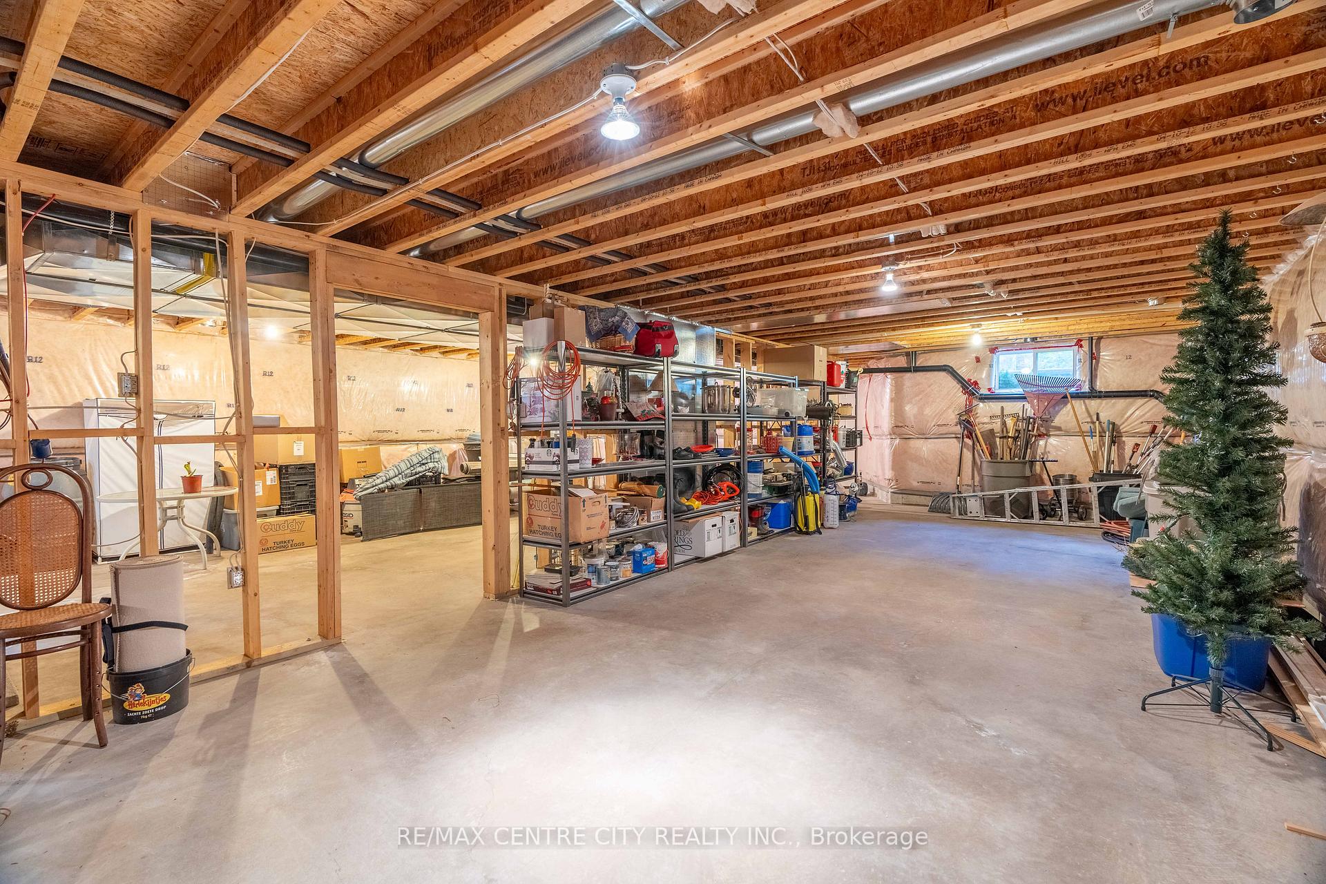 Photo 30 of 7094 Walkers Drive, Strathroy-Caradoc, Rural Strathroy-Caradoc — HOMEH