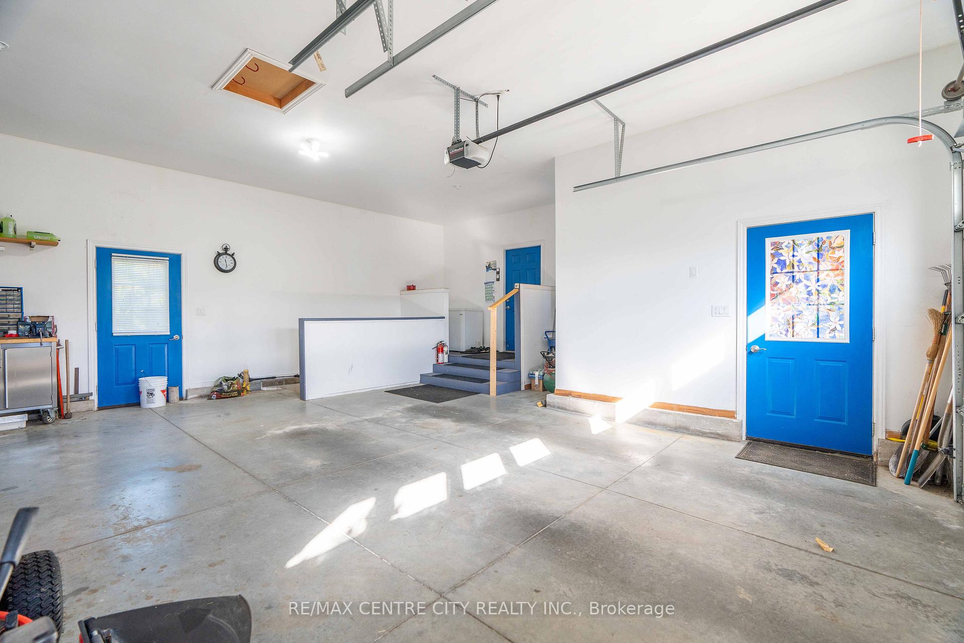 Photo 33 of 7094 Walkers Drive, Strathroy-Caradoc, Rural Strathroy-Caradoc — HOMEH