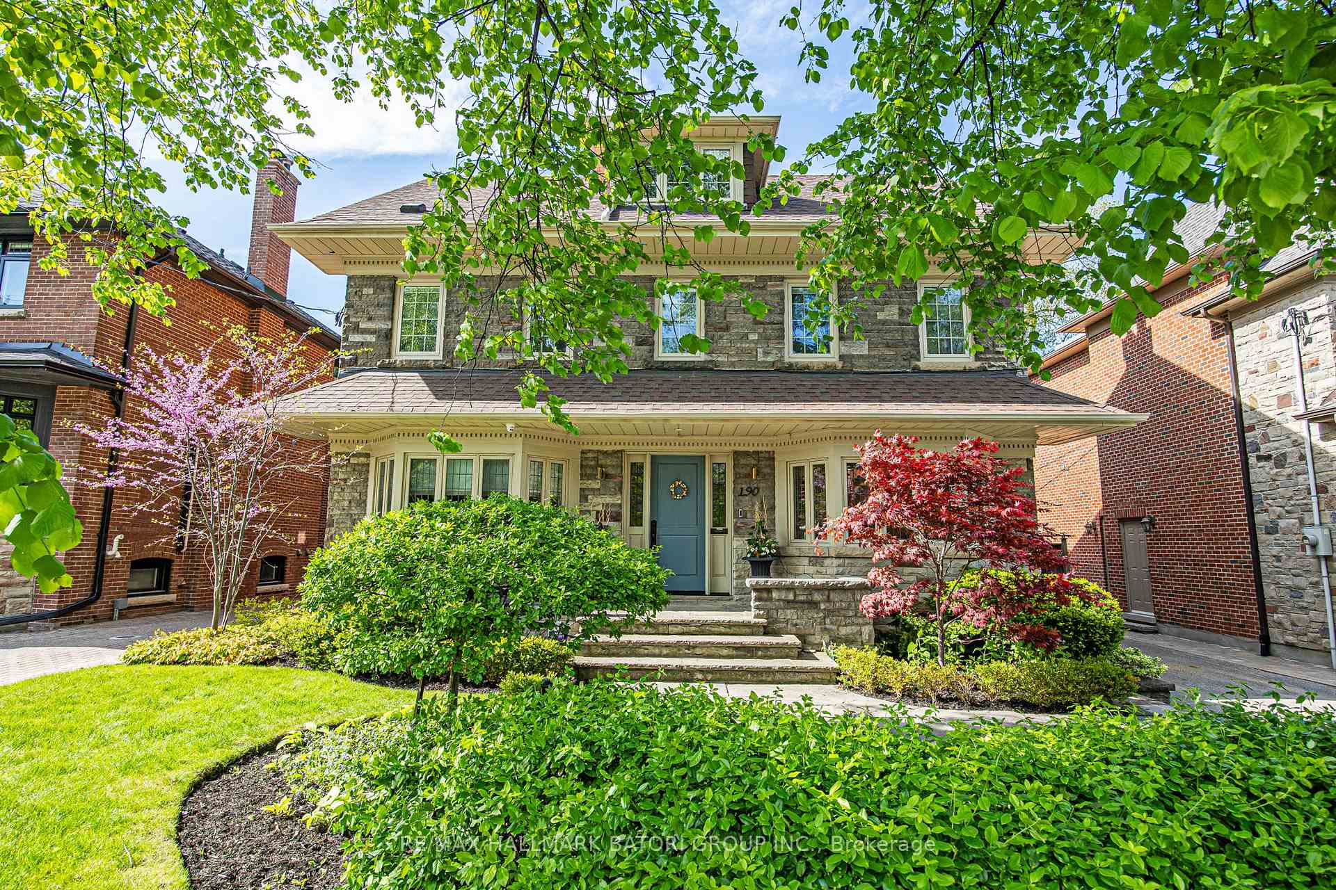 Front of 190 Strathallan Boulevard