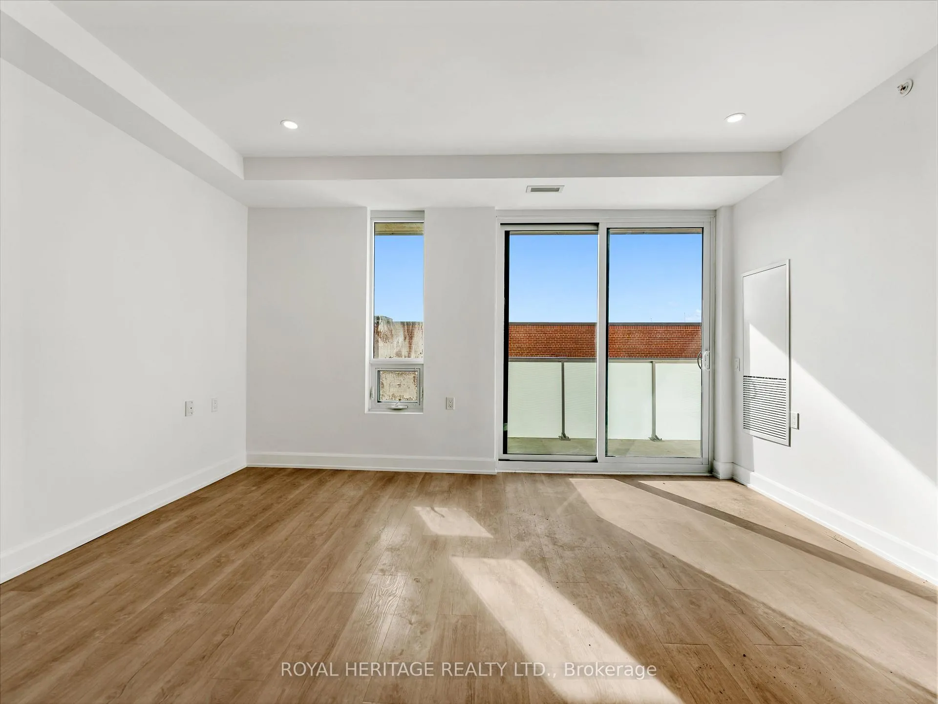 Photo 2 of Unit 201, 195 Hunter Street E, Peterborough, Ashburnham Ward 4 — HOMEH