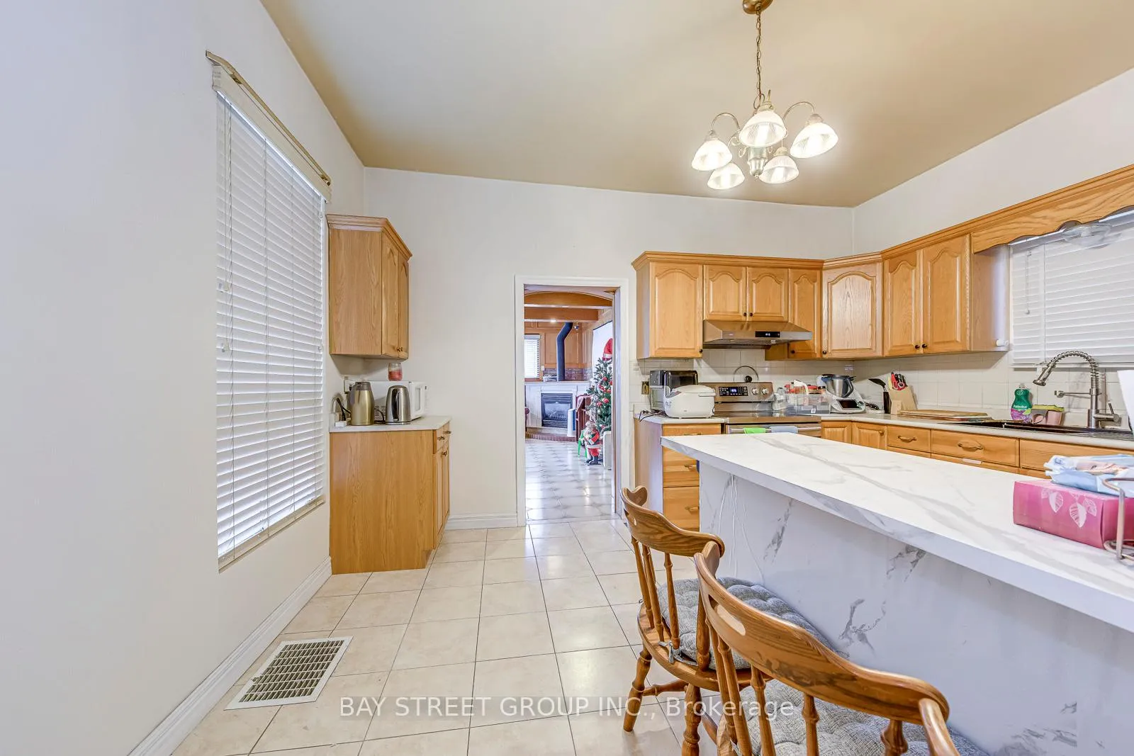 Photo 3 of 162 Prospect Street S, Hamilton, Blakeley — HOMEH