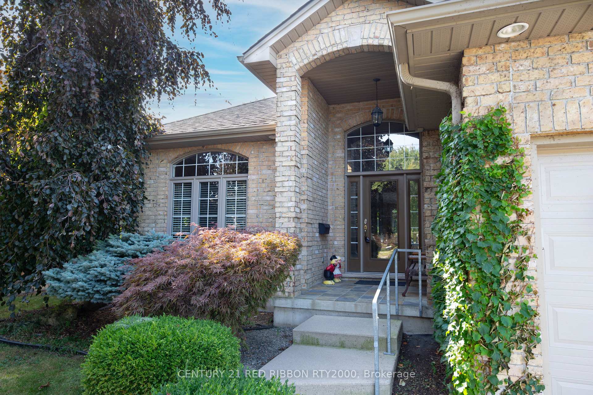 Photo 3 of 258 Deruiter Drive, Strathroy-Caradoc, NE — HOMEH