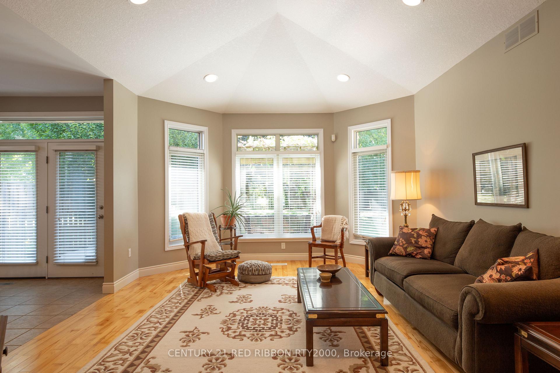 Photo 5 of 258 Deruiter Drive, Strathroy-Caradoc, NE — HOMEH