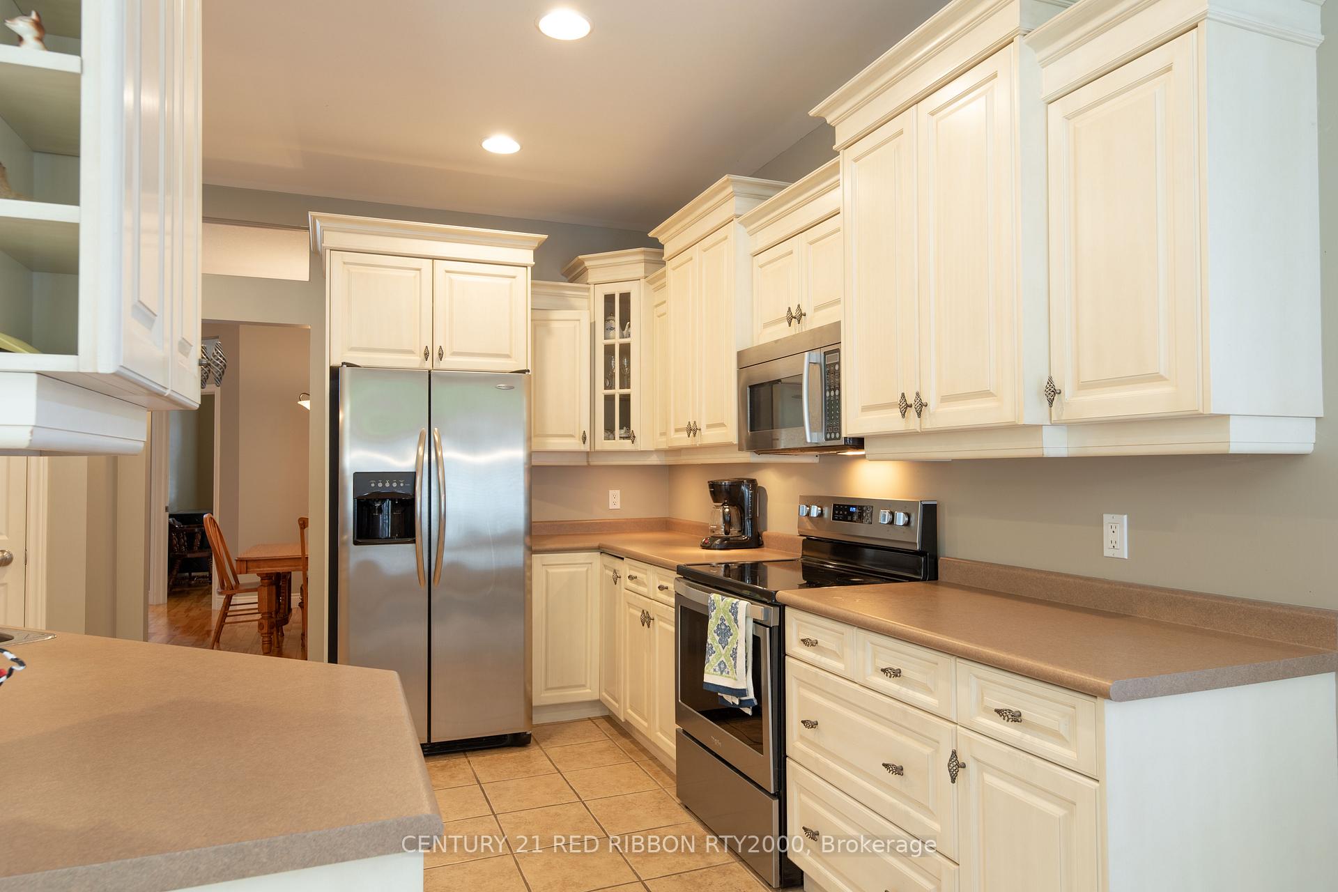 Photo 8 of 258 Deruiter Drive, Strathroy-Caradoc, NE — HOMEH