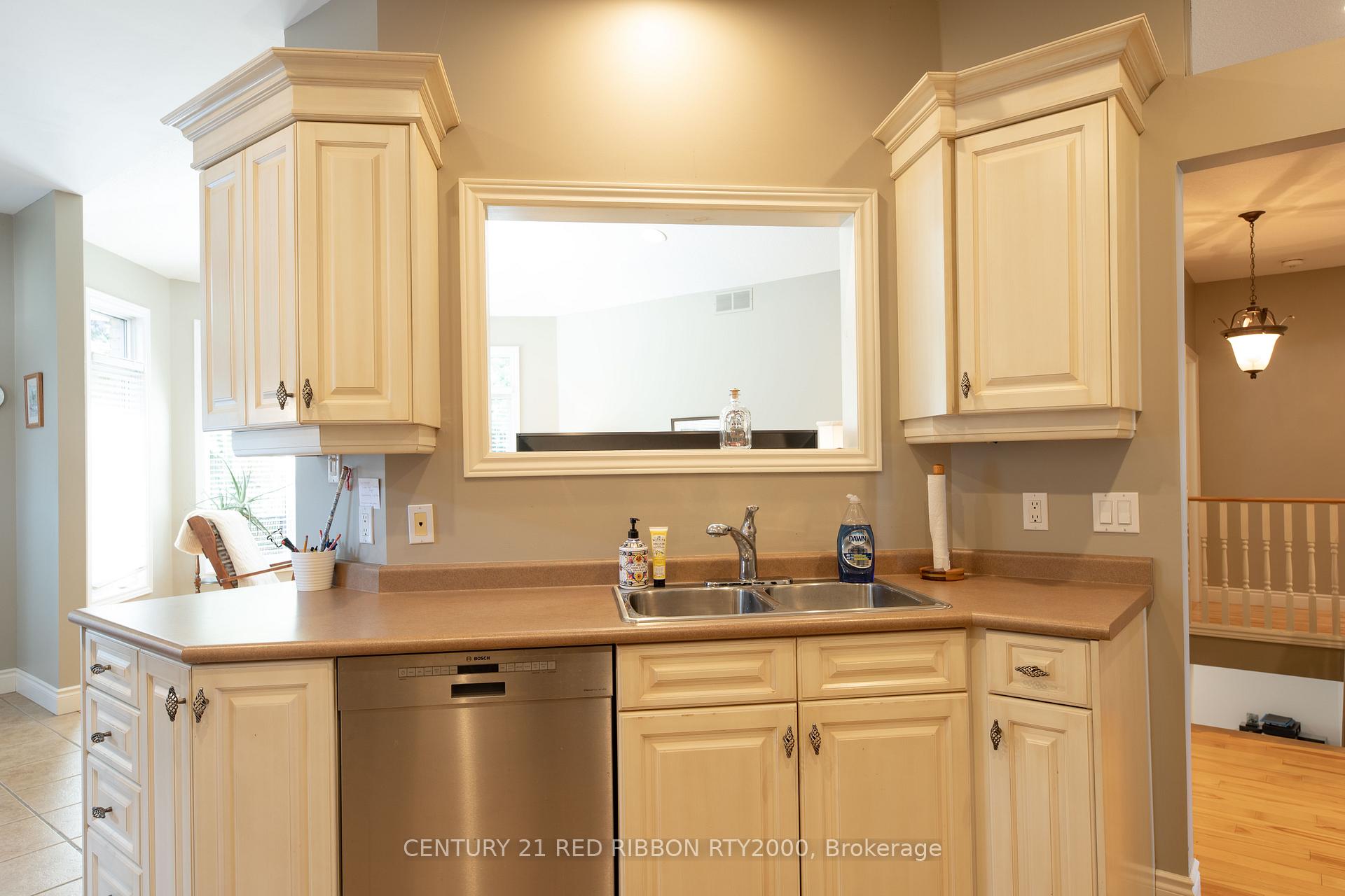 Photo 11 of 258 Deruiter Drive, Strathroy-Caradoc, NE — HOMEH