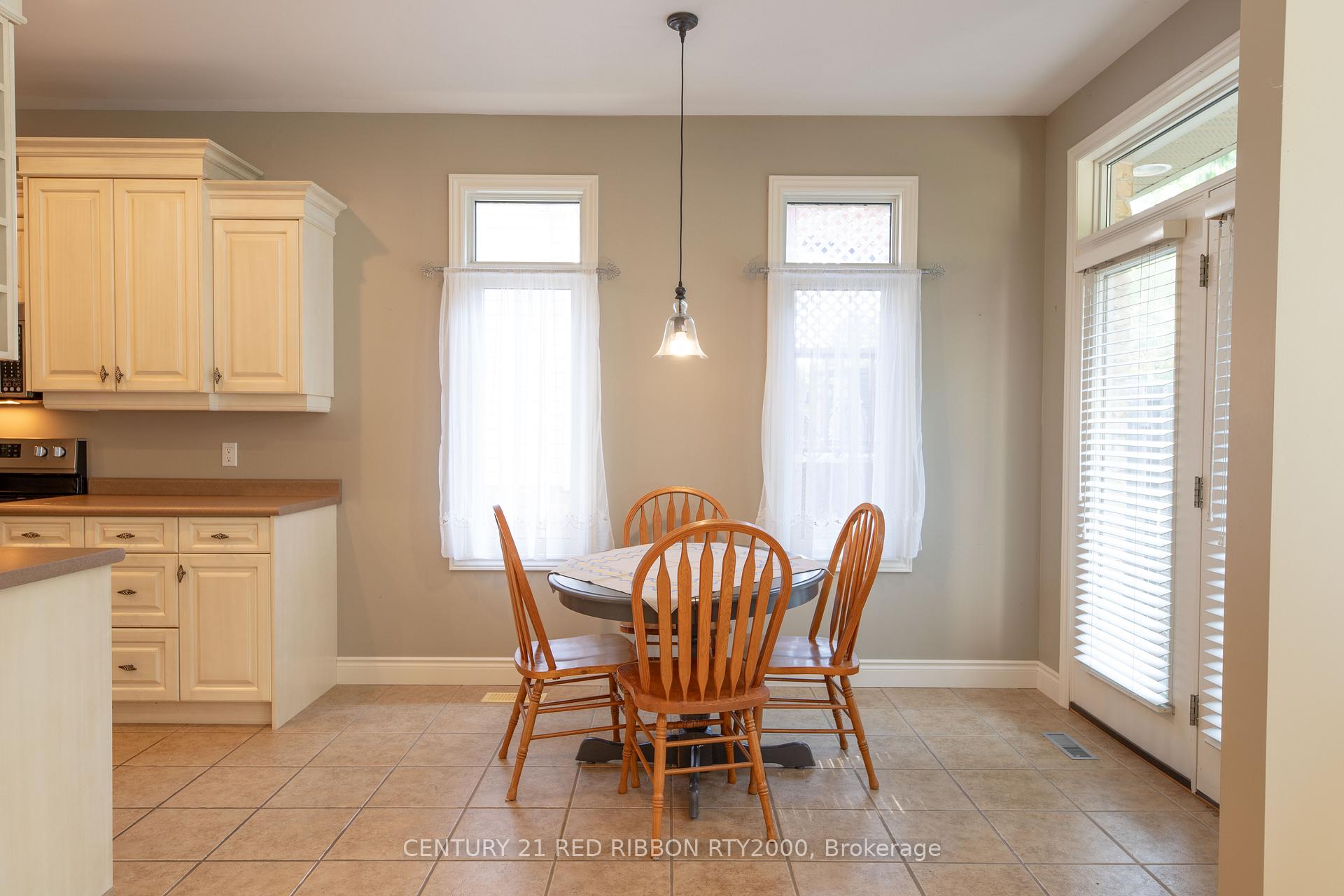 Photo 12 of 258 Deruiter Drive, Strathroy-Caradoc, NE — HOMEH