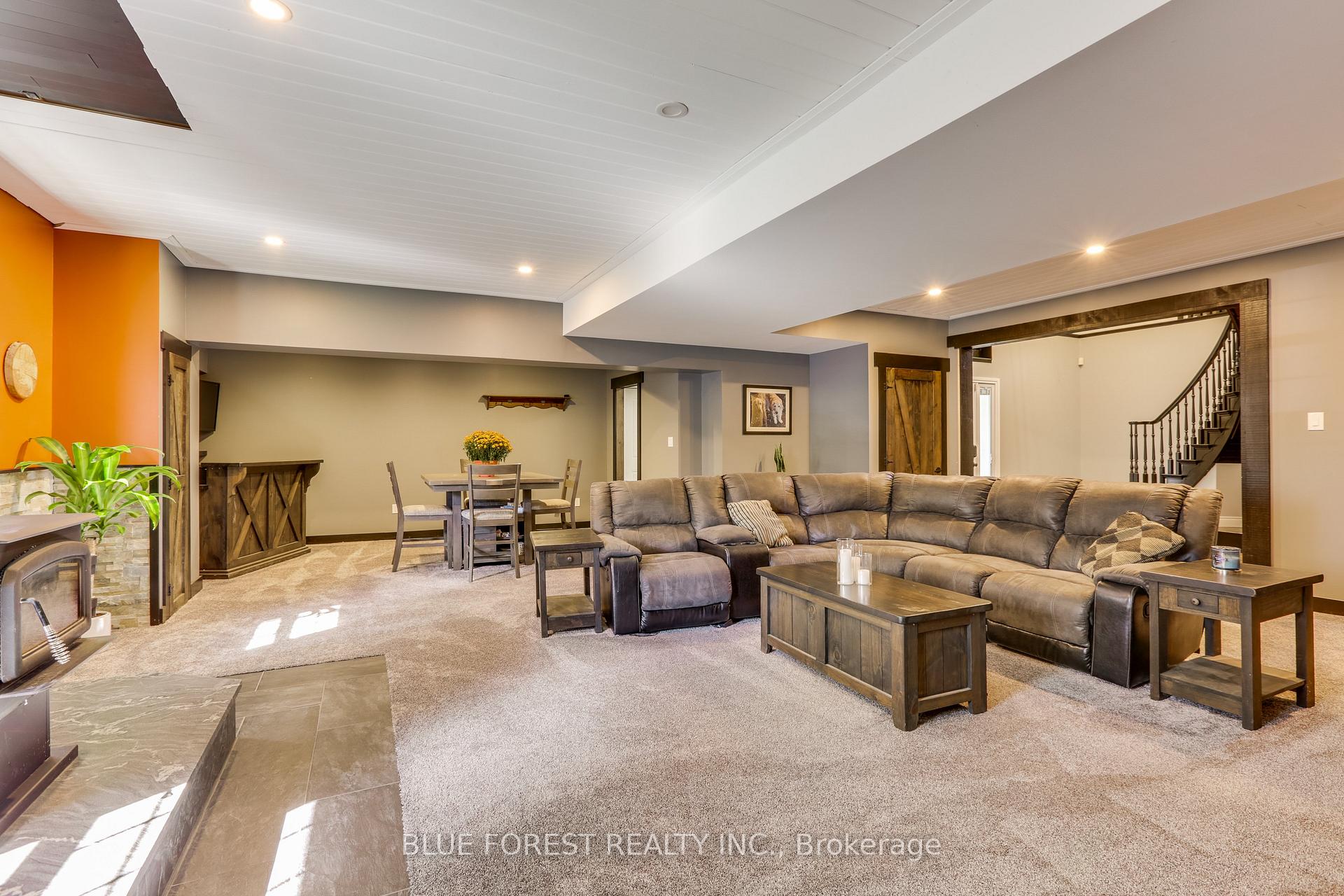 Photo 4 of 28 Golf Drive, Thames Centre, Nilestown — HOMEH