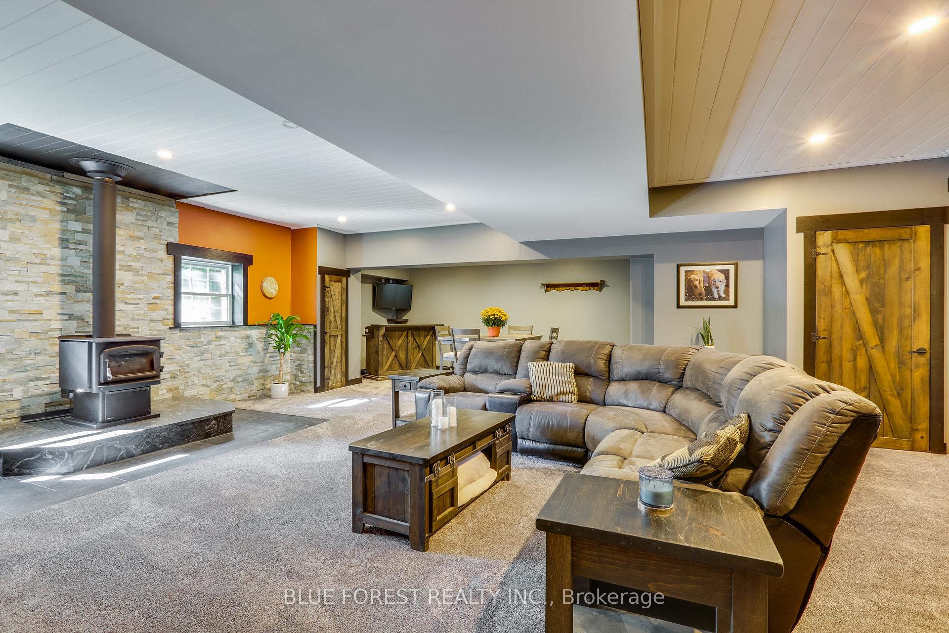 Photo 5 of 28 Golf Drive, Thames Centre, Nilestown — HOMEH