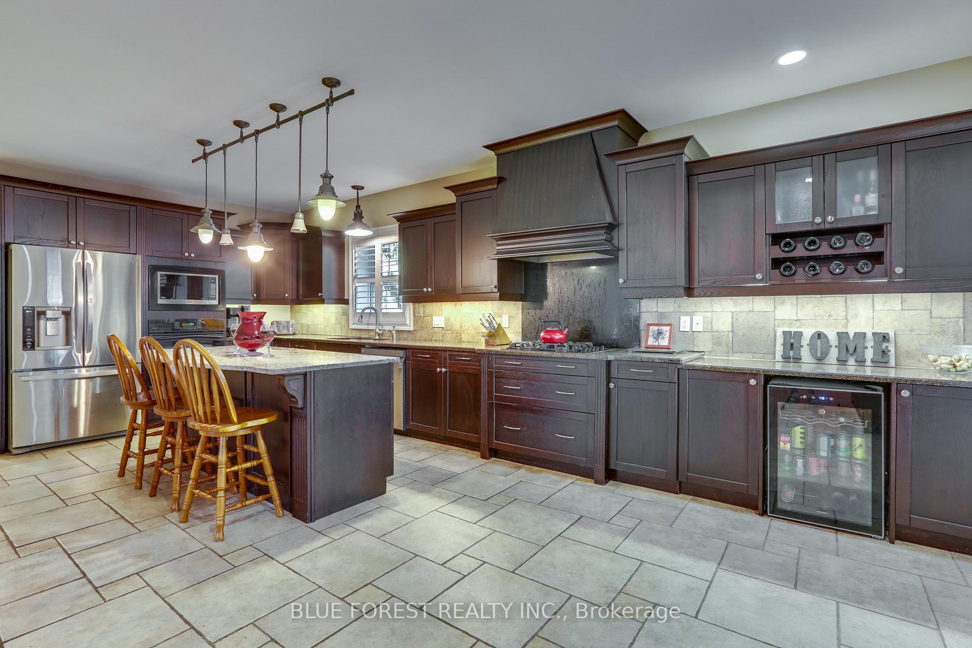 Photo 9 of 28 Golf Drive, Thames Centre, Nilestown — HOMEH