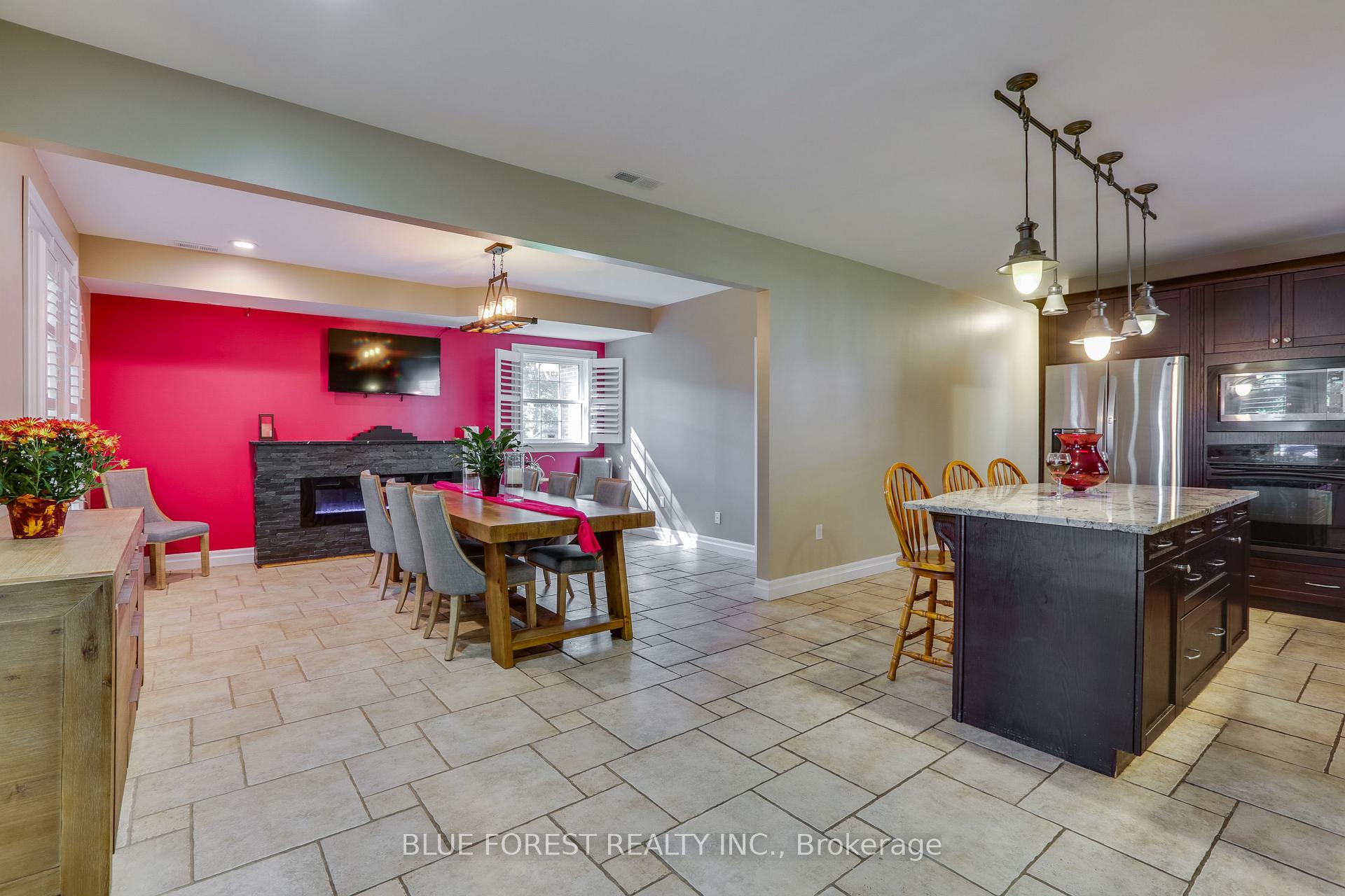 Photo 10 of 28 Golf Drive, Thames Centre, Nilestown — HOMEH