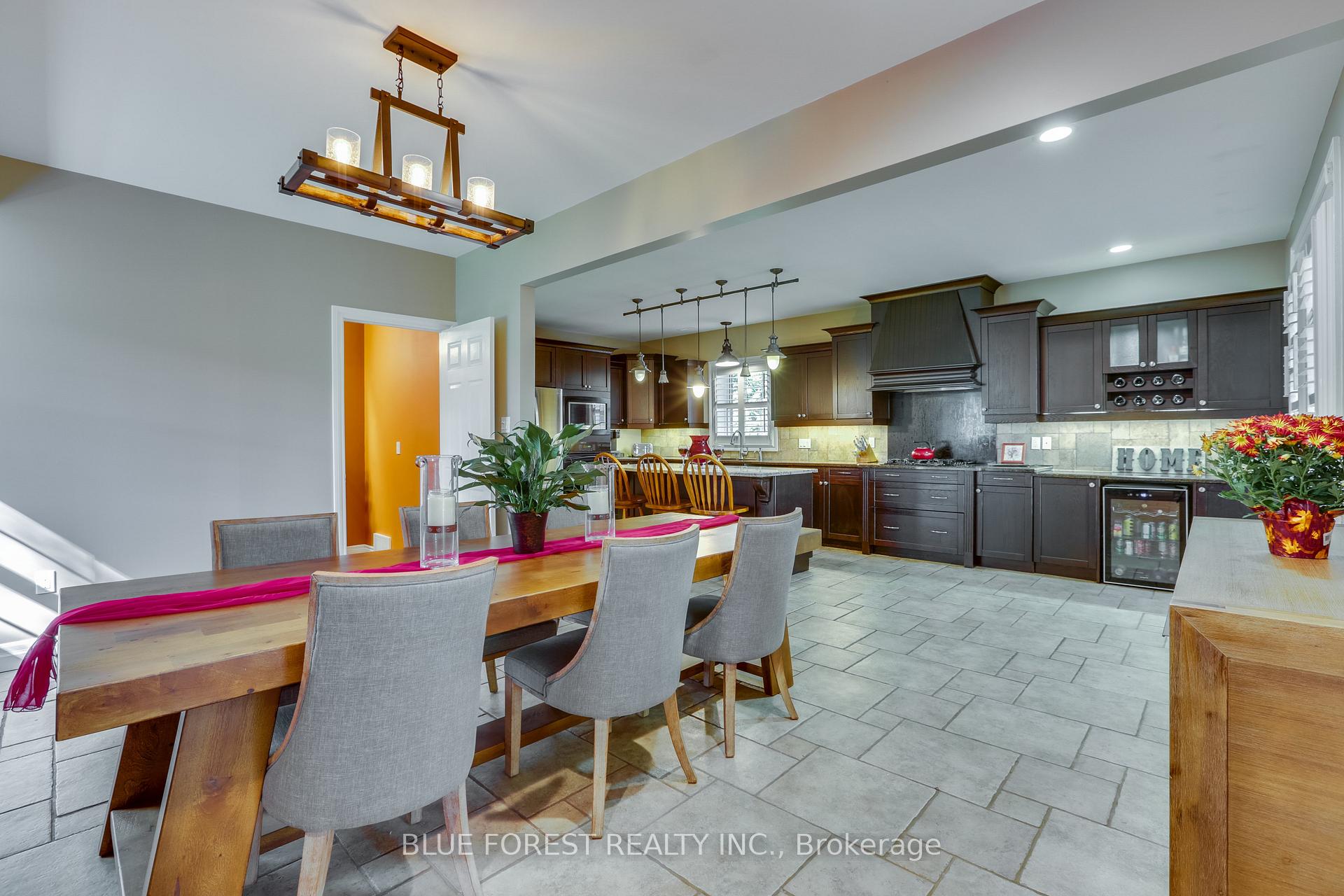 Photo 11 of 28 Golf Drive, Thames Centre, Nilestown — HOMEH