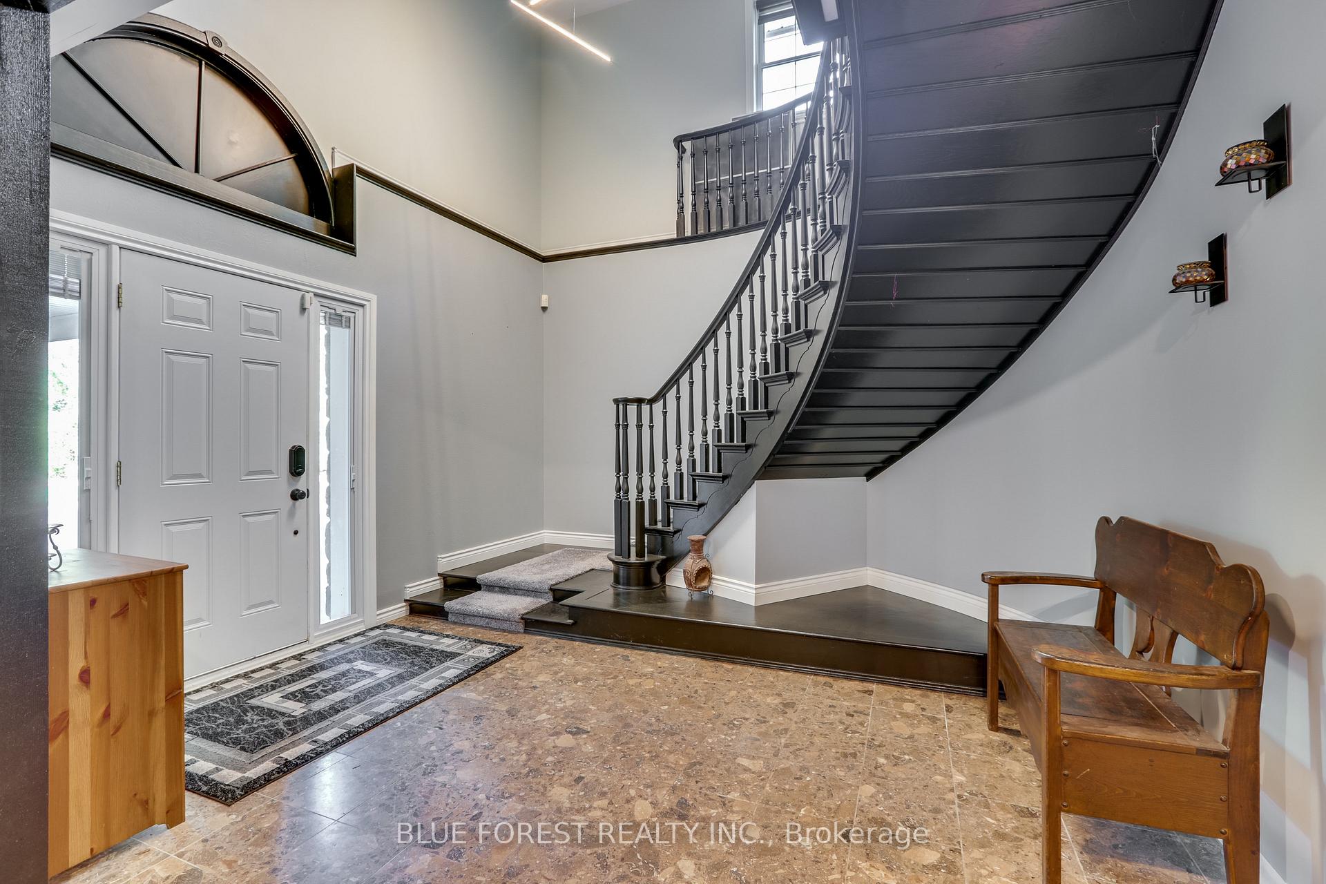 Photo 16 of 28 Golf Drive, Thames Centre, Nilestown — HOMEH