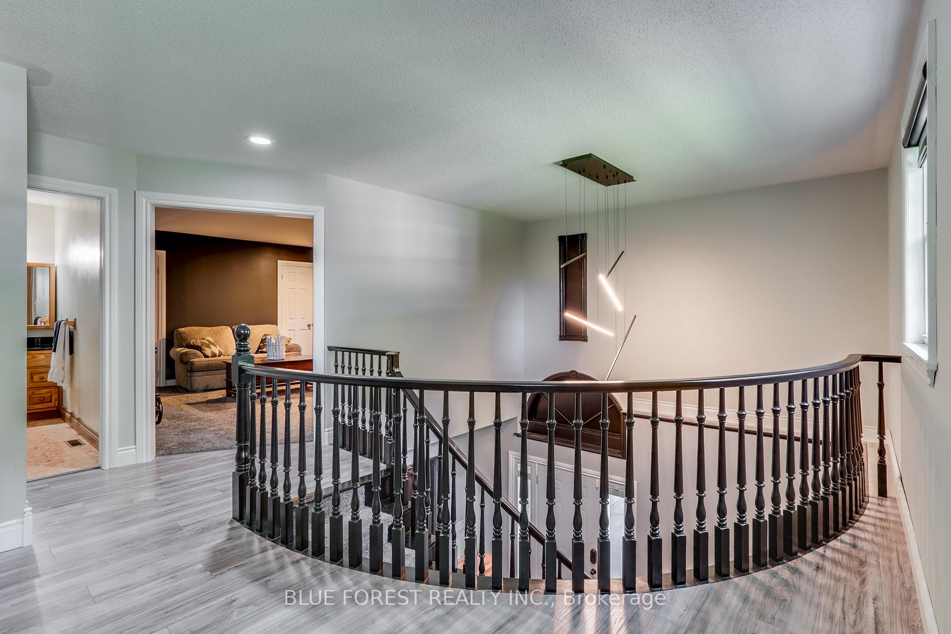 Photo 18 of 28 Golf Drive, Thames Centre, Nilestown — HOMEH