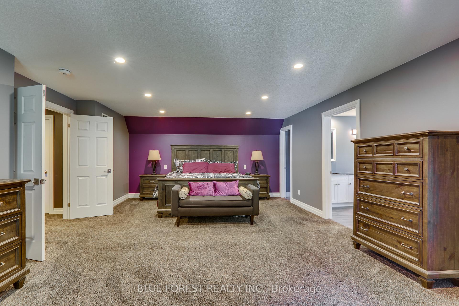 Photo 20 of 28 Golf Drive, Thames Centre, Nilestown — HOMEH