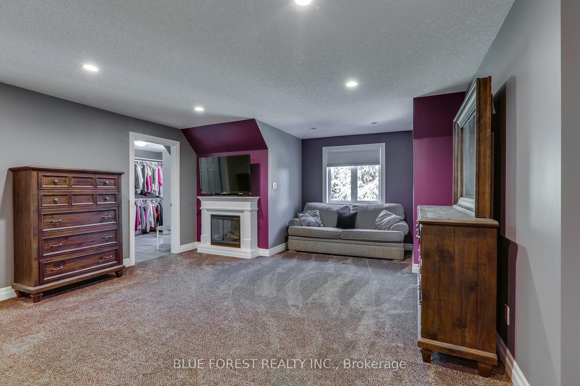 Photo 21 of 28 Golf Drive, Thames Centre, Nilestown — HOMEH