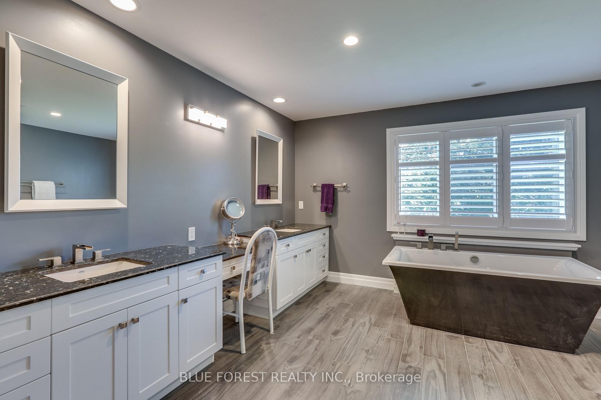 Photo 22 of 28 Golf Drive, Thames Centre, Nilestown — HOMEH