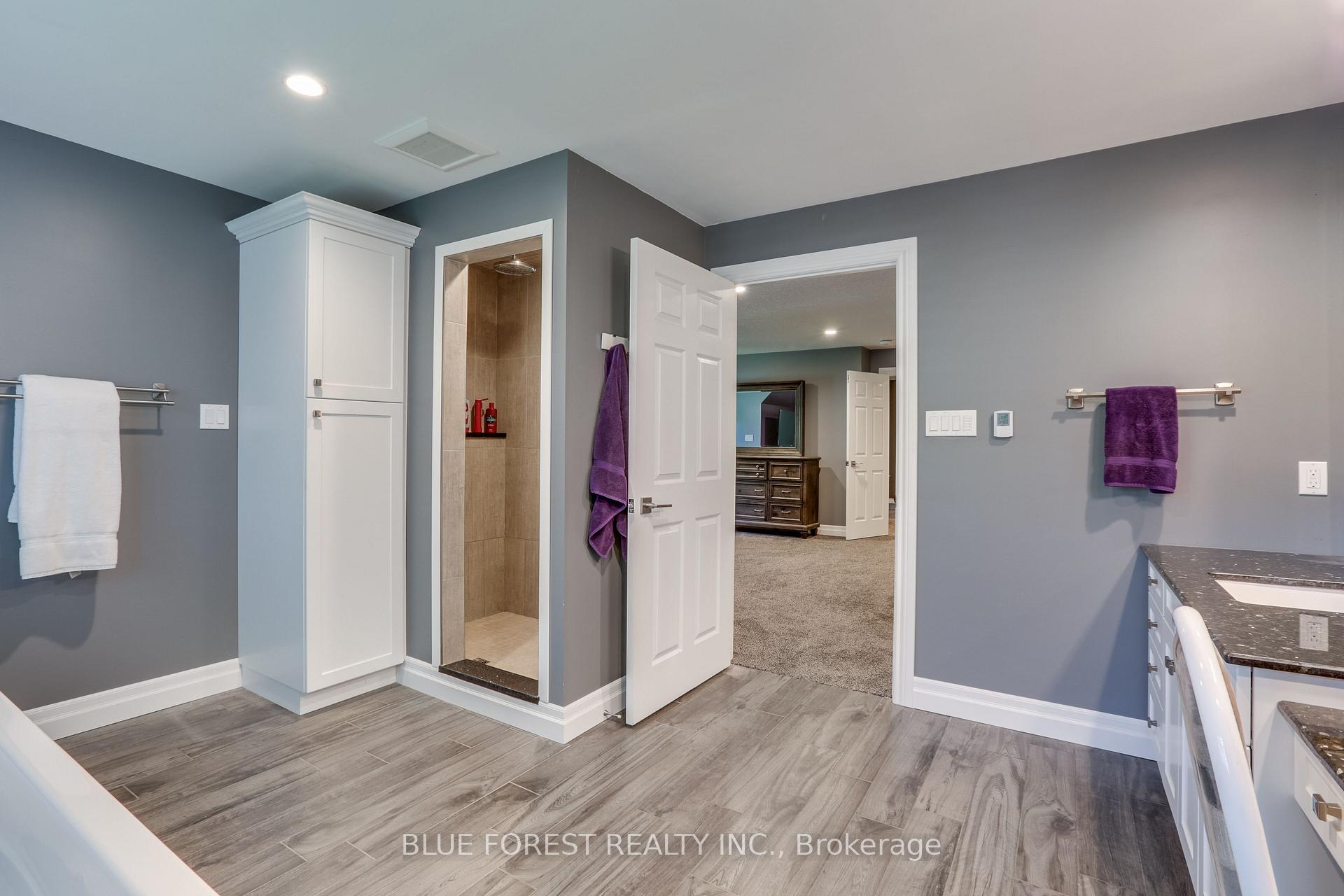 Photo 23 of 28 Golf Drive, Thames Centre, Nilestown — HOMEH