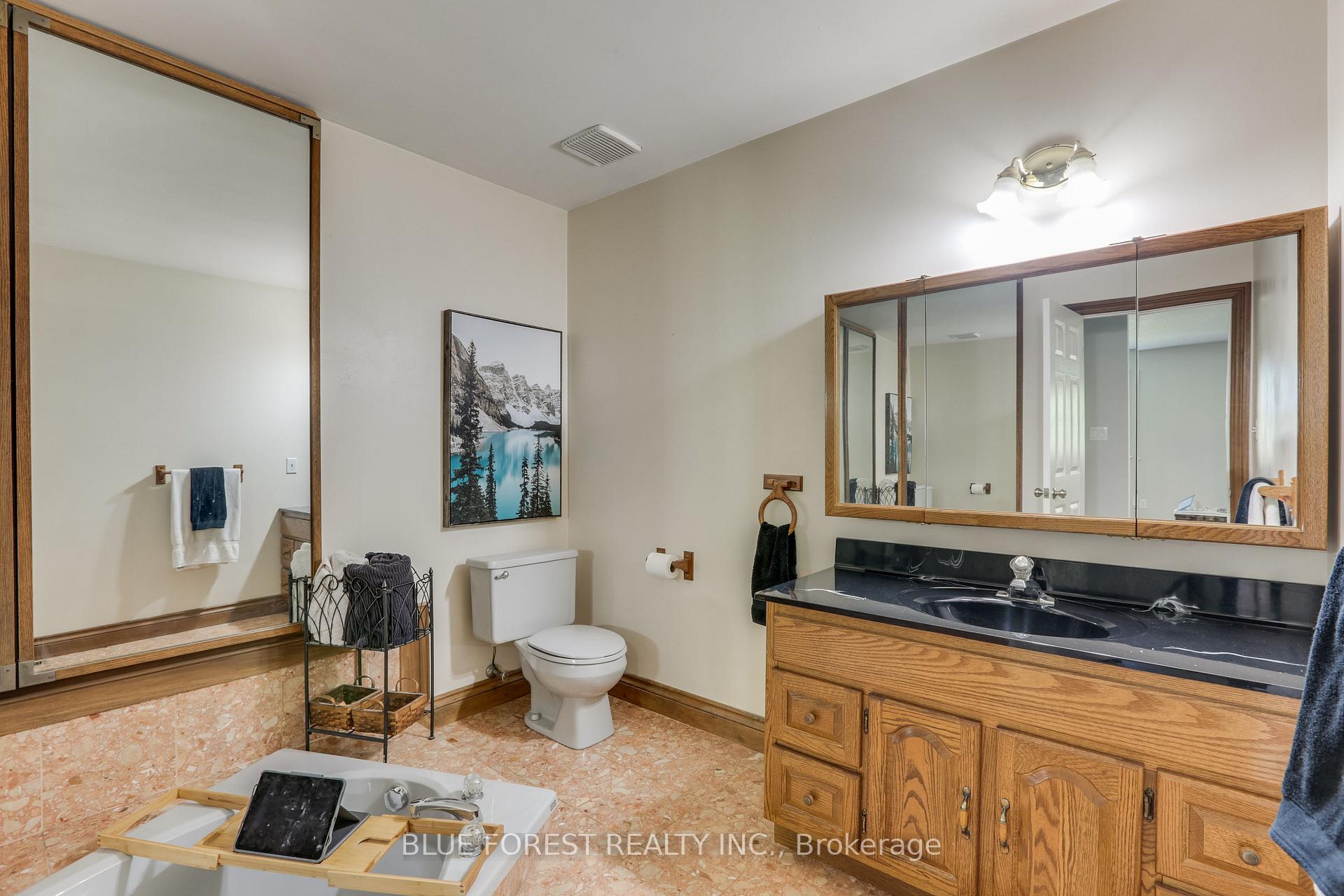Photo 25 of 28 Golf Drive, Thames Centre, Nilestown — HOMEH
