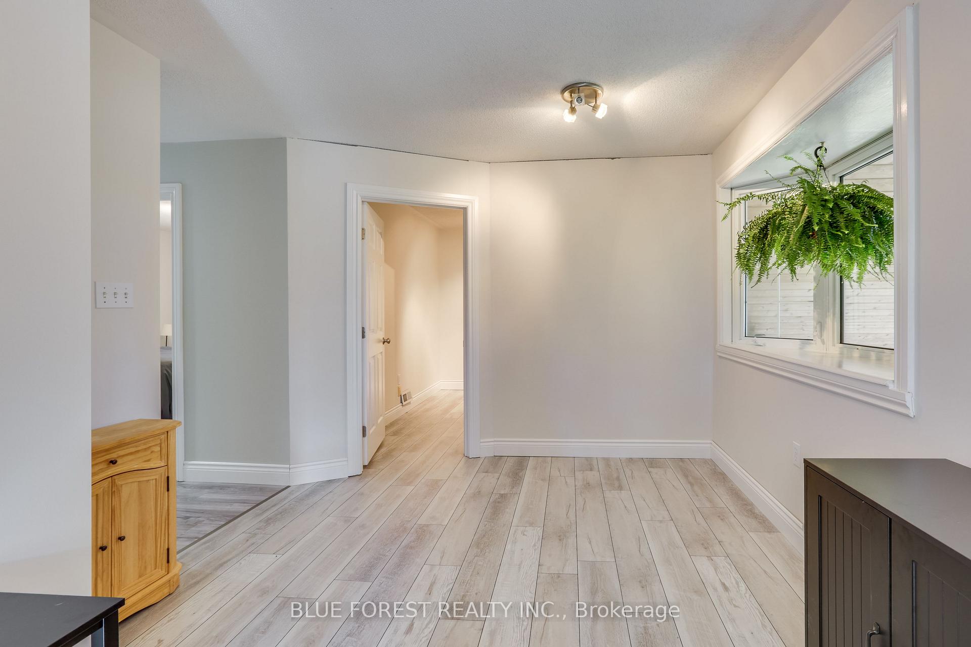 Photo 29 of 28 Golf Drive, Thames Centre, Nilestown — HOMEH