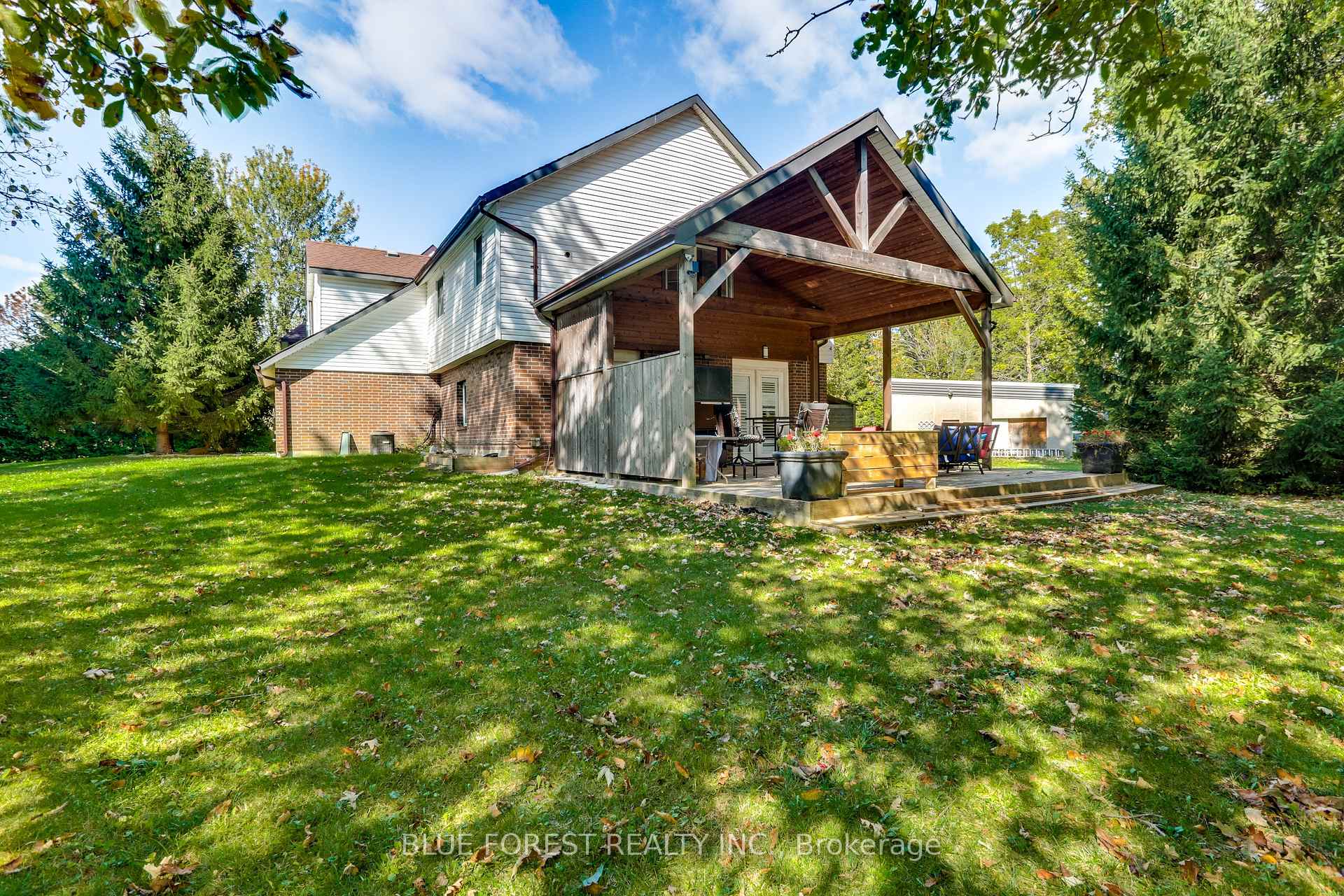 Photo 33 of 28 Golf Drive, Thames Centre, Nilestown — HOMEH